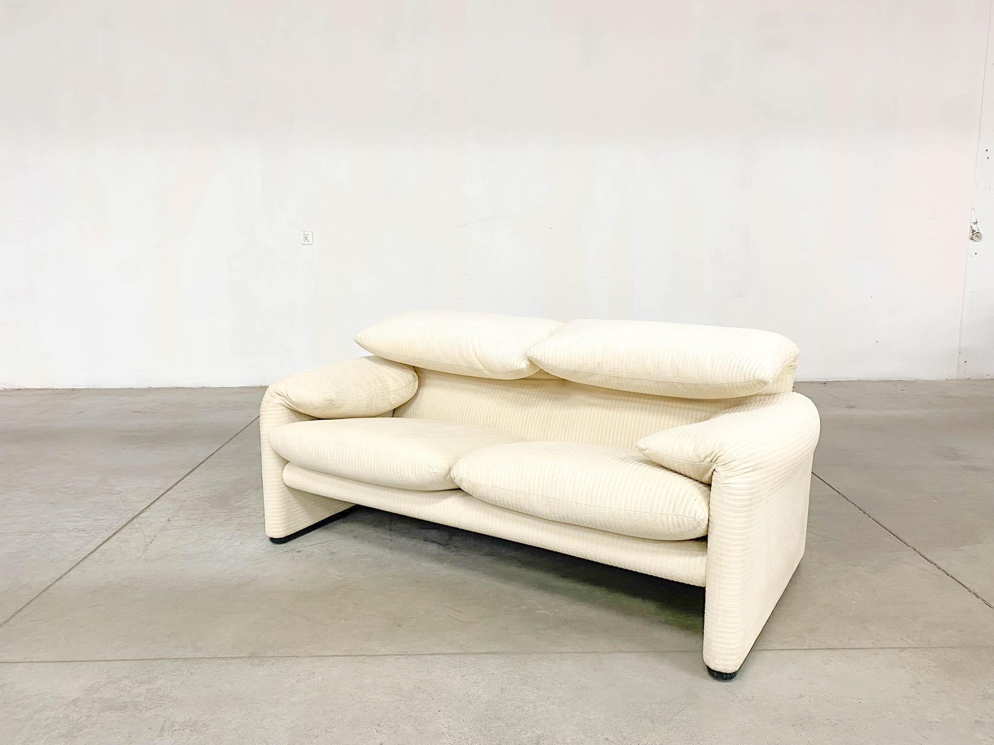 Mid-Century Modern Maralunga 2-Seater Sofa by Vico Magistretti for Cassina, 1990s For Sale