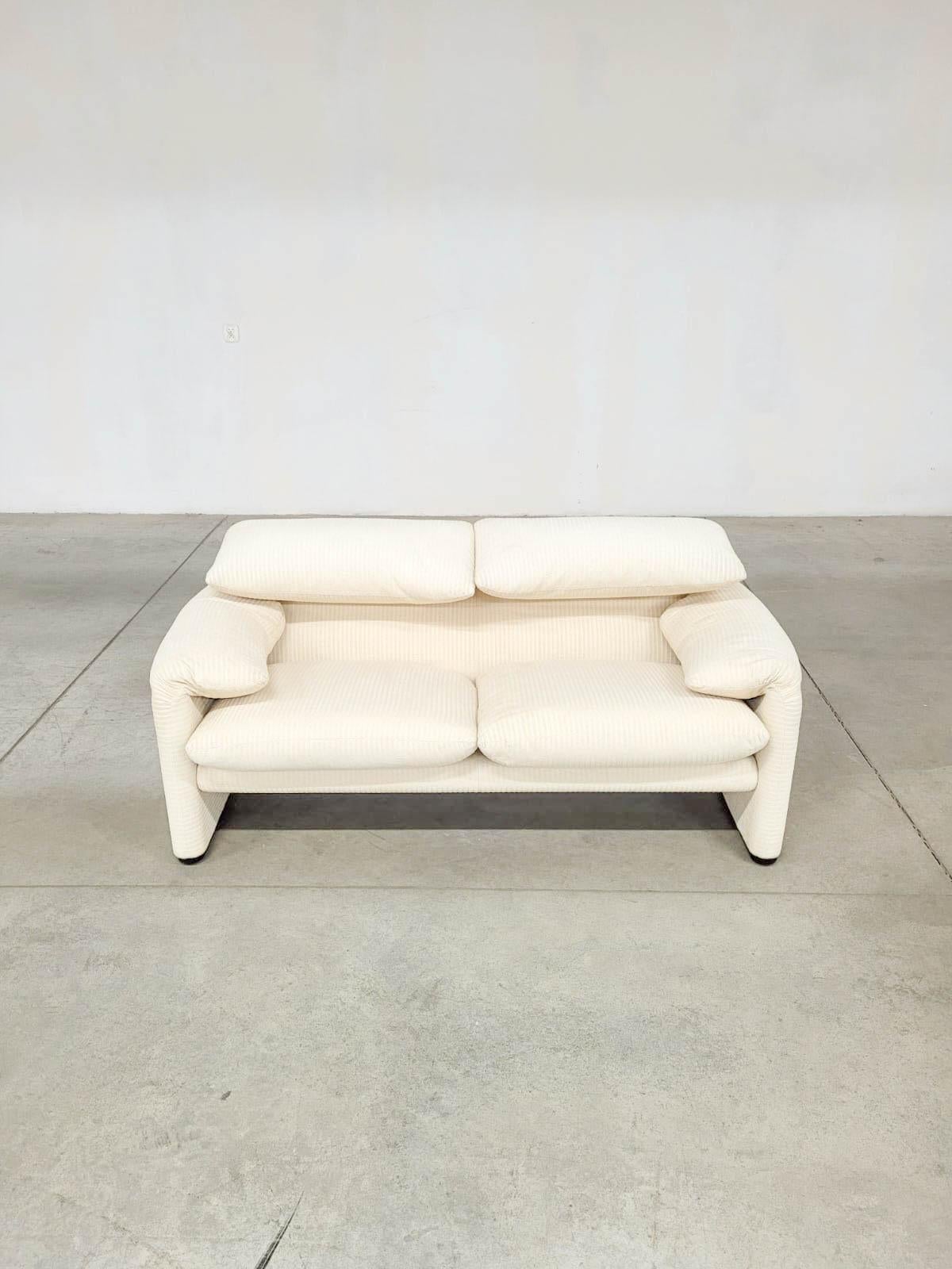Maralunga 2-Seater Sofa by Vico Magistretti for Cassina, 1990s For Sale 1