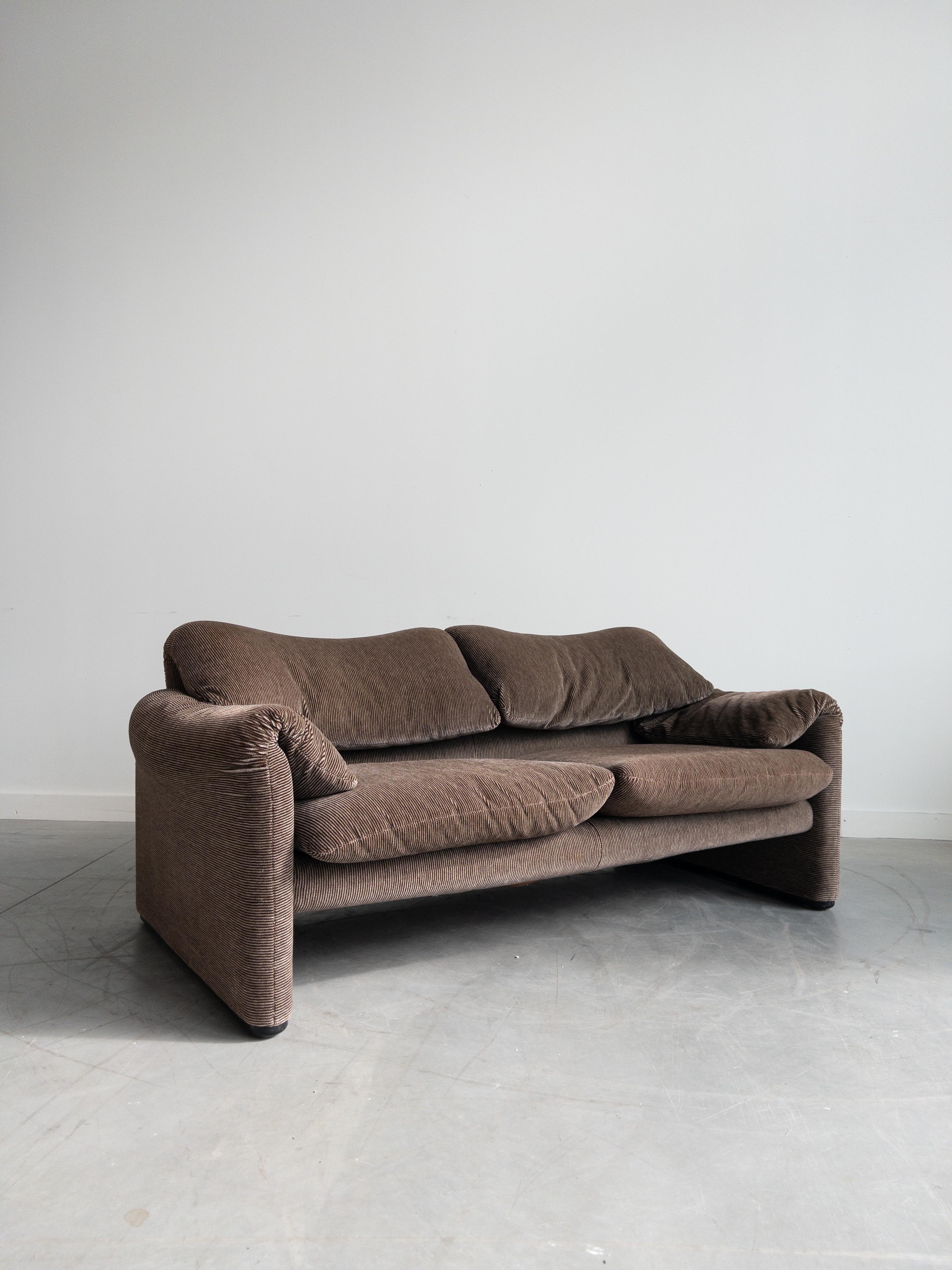 Mid-Century Modern Canapé 2 places de Vico Magistretti pour Cassina en vente
