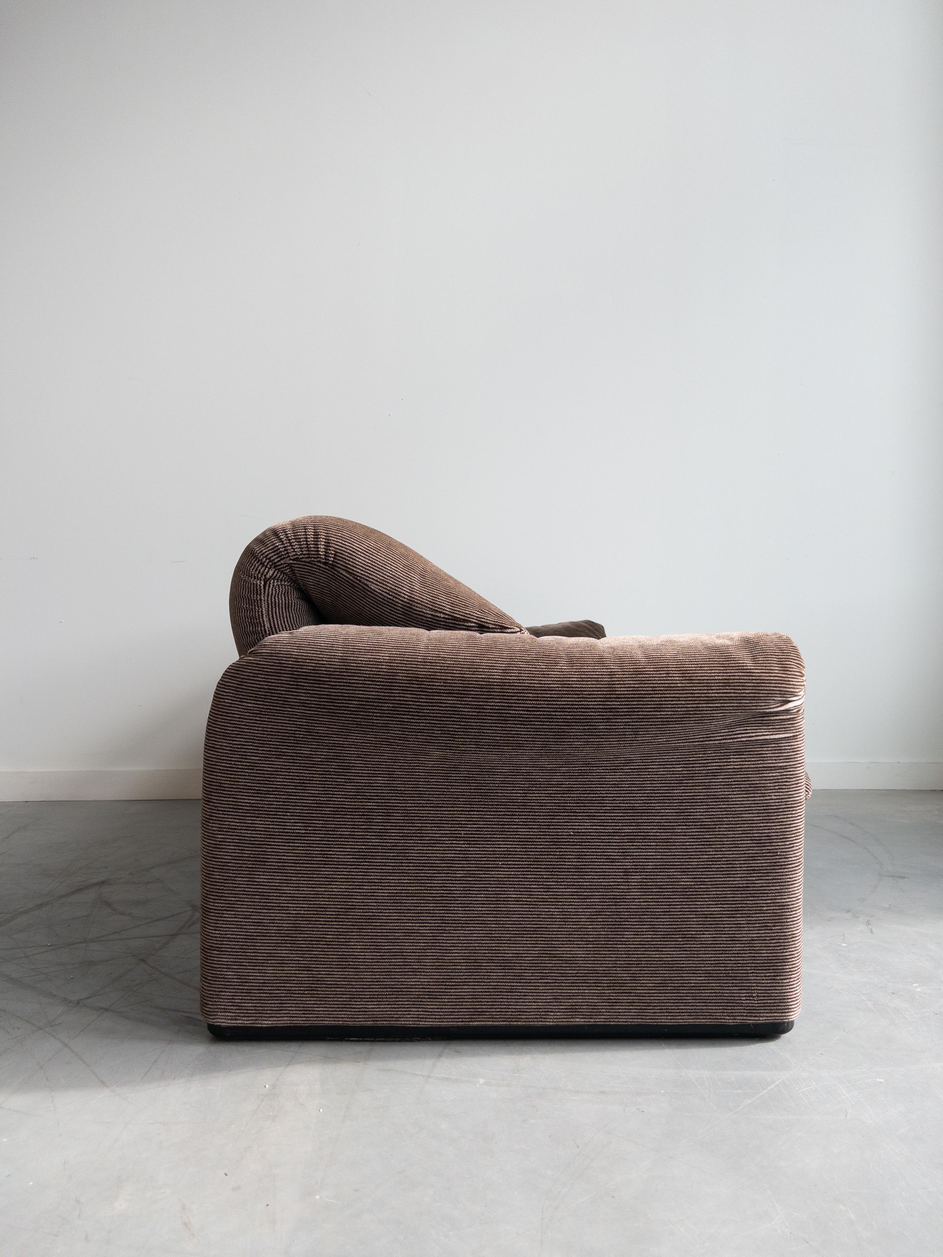 Tissu Canapé 2 places de Vico Magistretti pour Cassina en vente