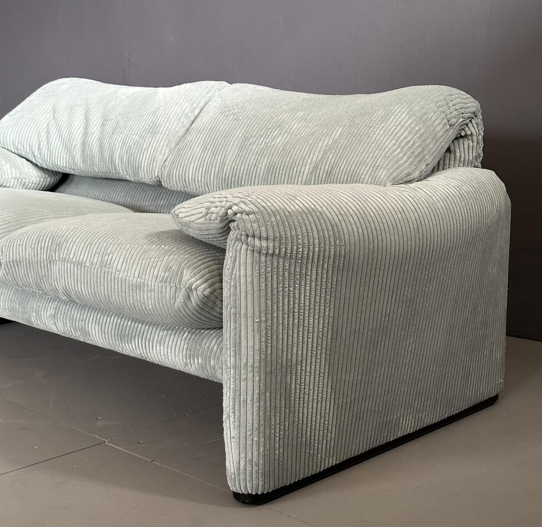  Maralunga 2-Sitzer-Sofa von Vico Magistretti für Cassina aus den 70er Jahren im Angebot 4