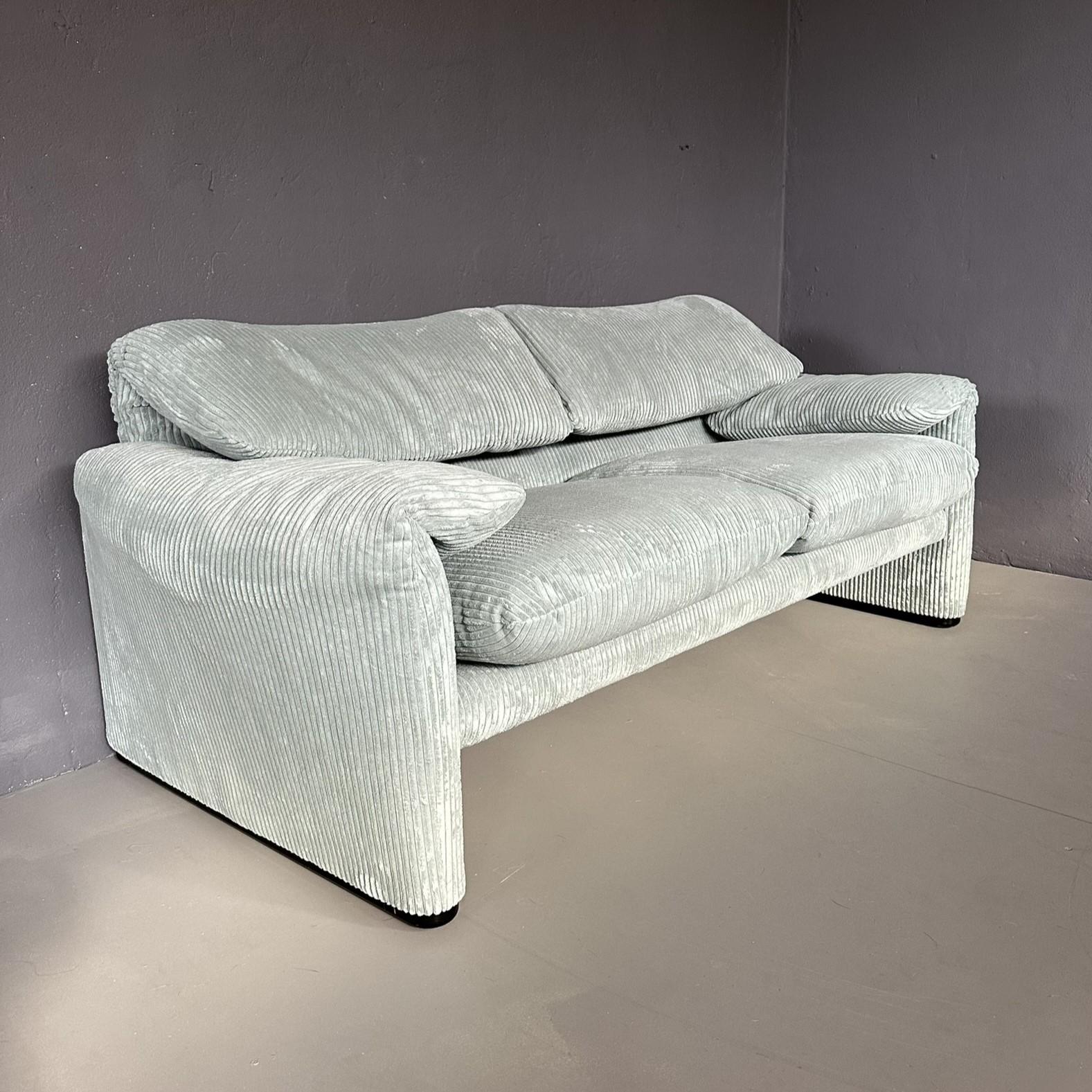  Maralunga 2-Sitzer-Sofa von Vico Magistretti für Cassina aus den 70er Jahren (Moderne der Mitte des Jahrhunderts) im Angebot