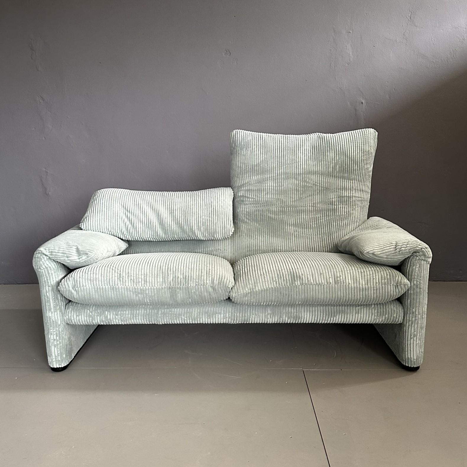  Maralunga 2-Sitzer-Sofa von Vico Magistretti für Cassina aus den 70er Jahren (Ende des 20. Jahrhunderts) im Angebot