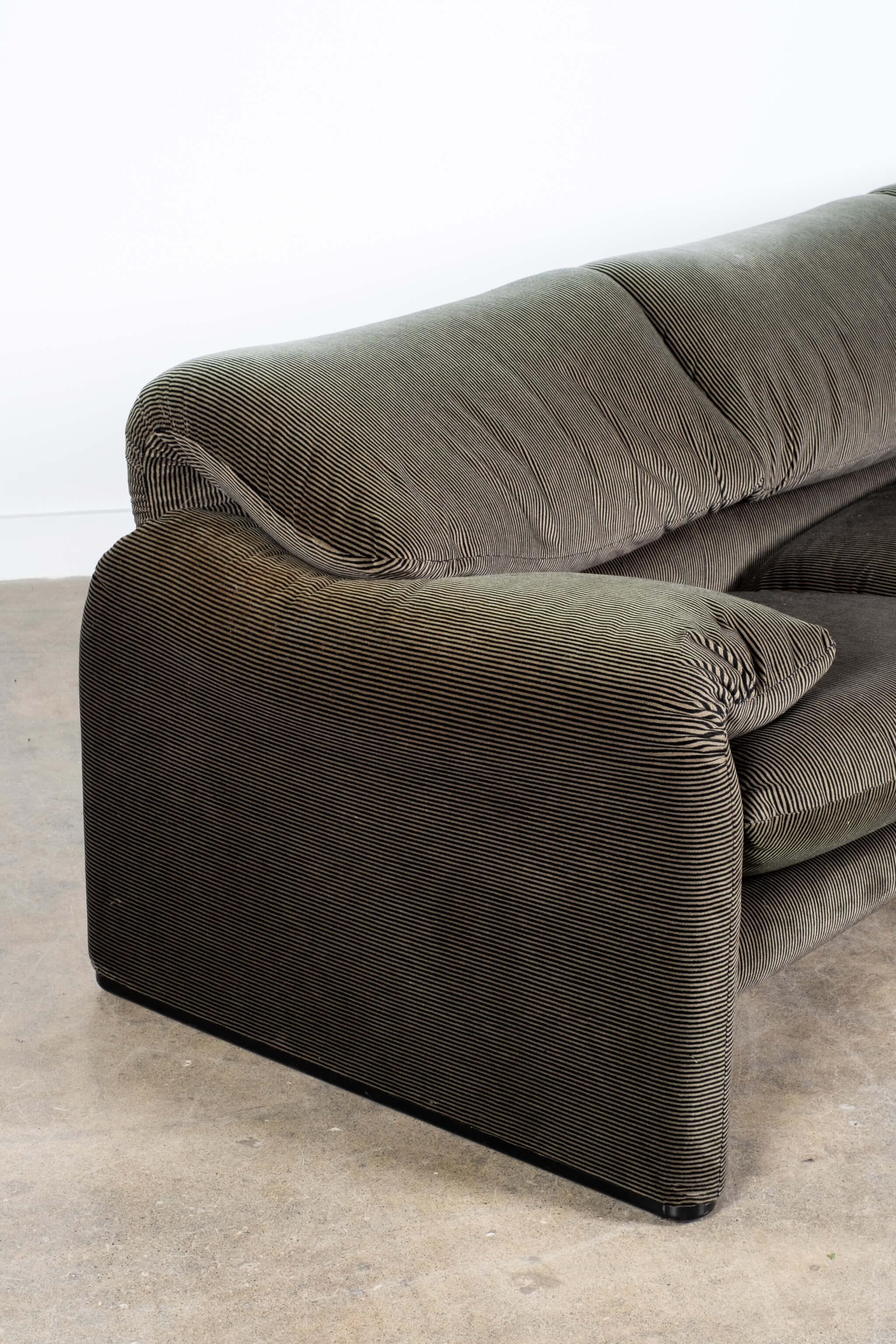 Late 20th Century Maralunga 2-Seater Sofa in Original Velvet by Vico Magistretti for Cassina