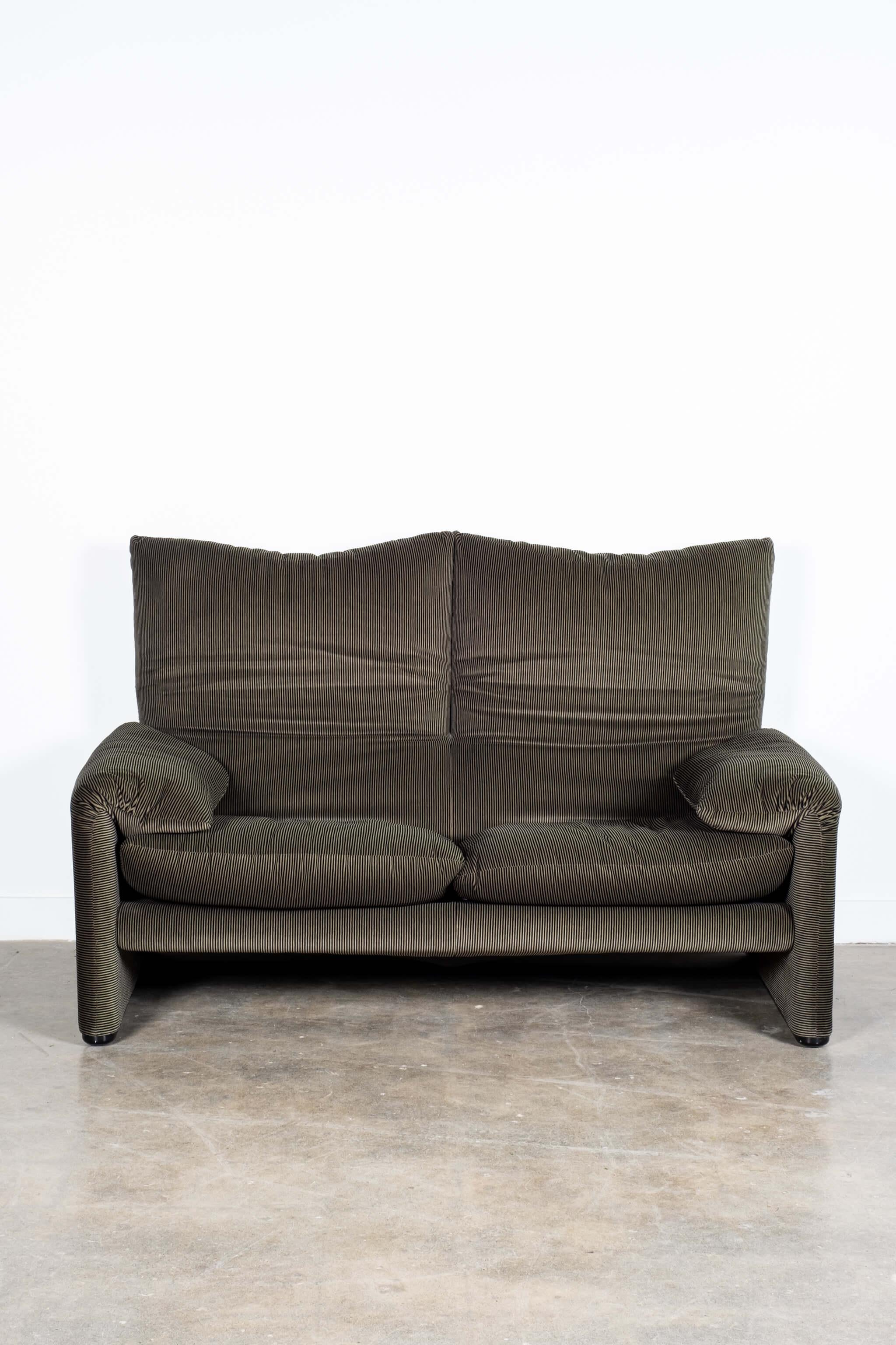 Maralunga 2-Seater Sofa in Original Velvet by Vico Magistretti for Cassina 1