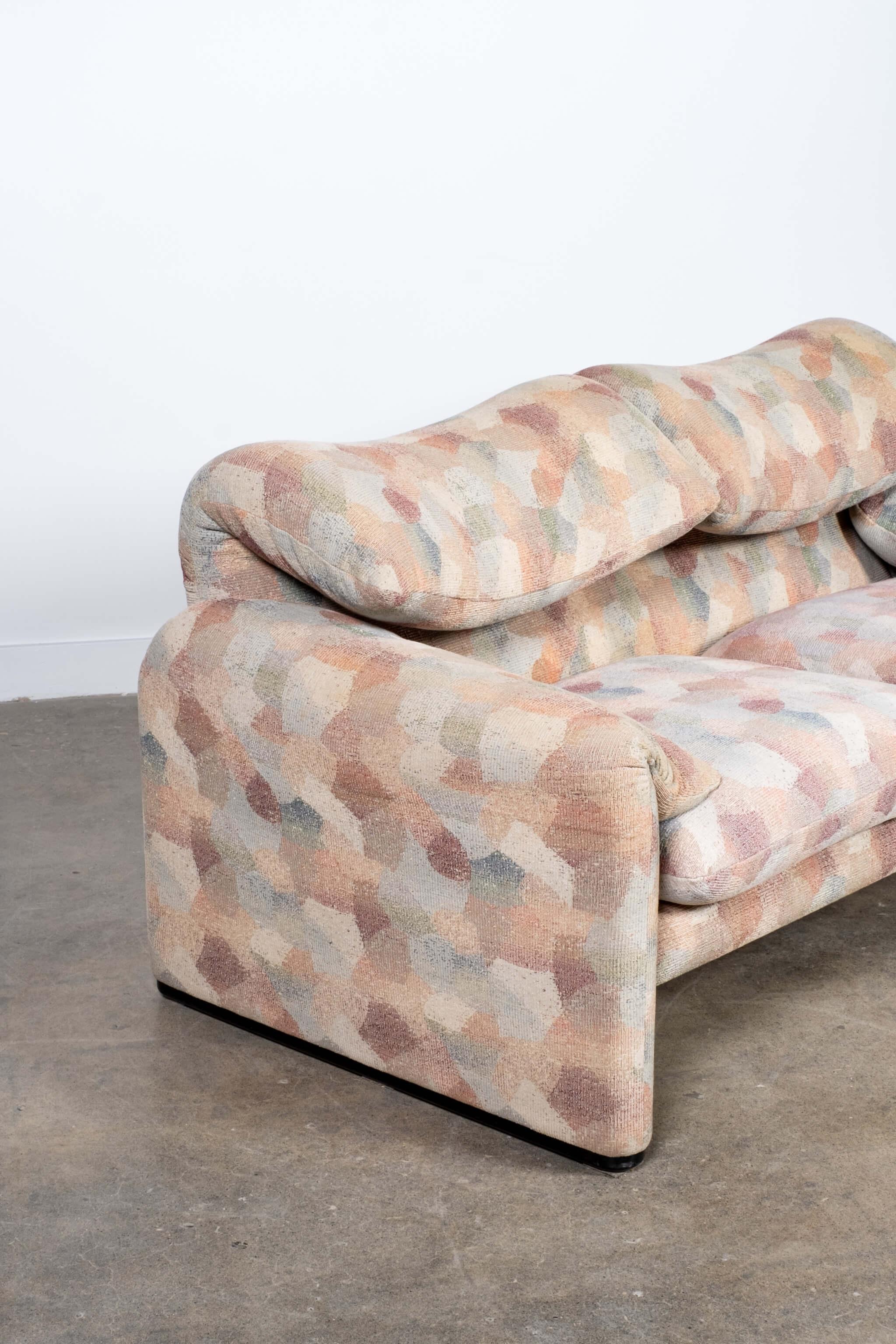 Maralunga 2-Seater Sofa, Original Fabric In Good Condition In Toronto, CA
