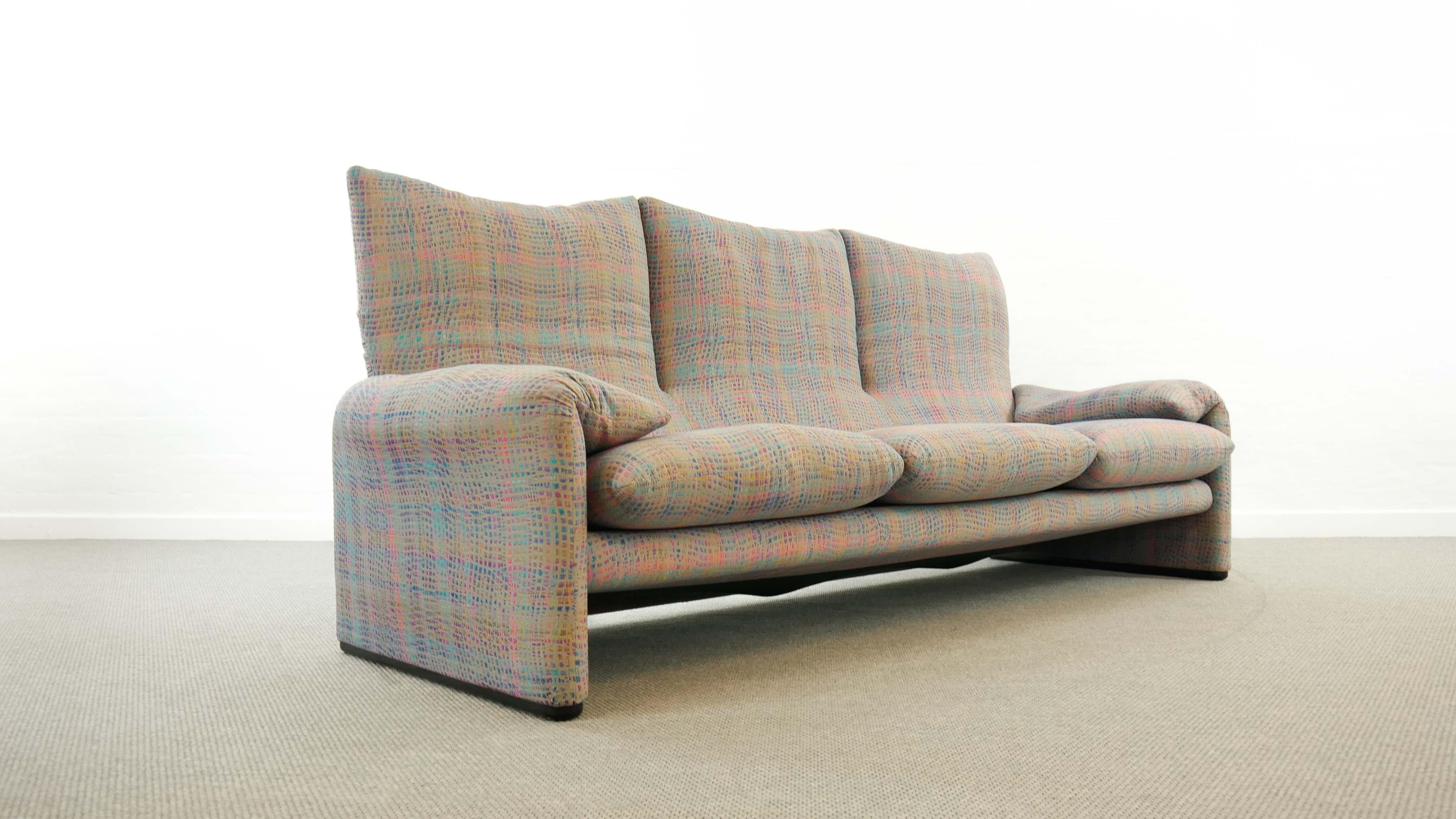 Maralunga 3-Seat Sofa by Vico Magistretti for Cassina in Grey-Multicolore Fabric In Good Condition In Halle, DE