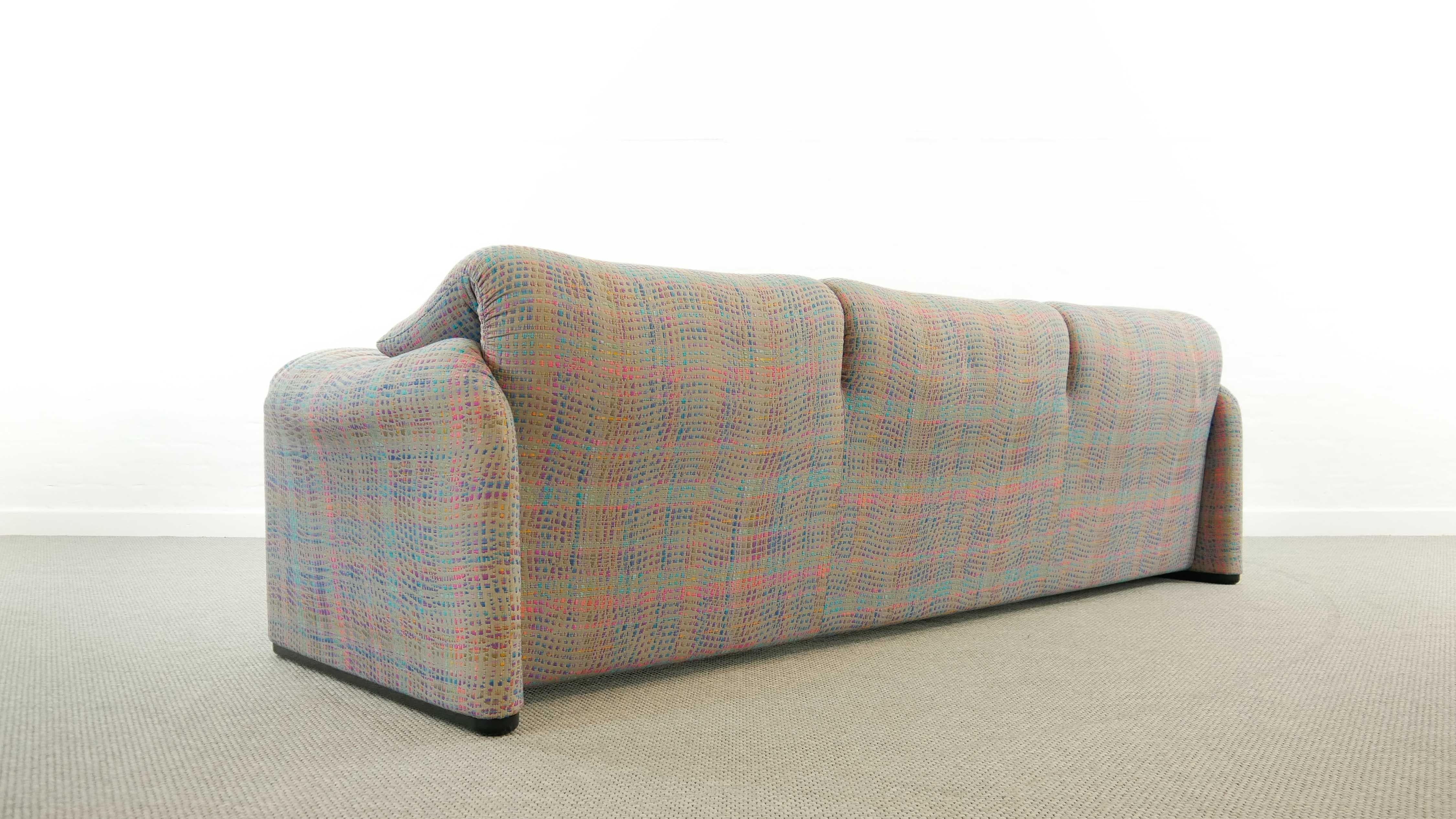 Maralunga 3-Seat Sofa by Vico Magistretti for Cassina in Grey-Multicolore Fabric 3