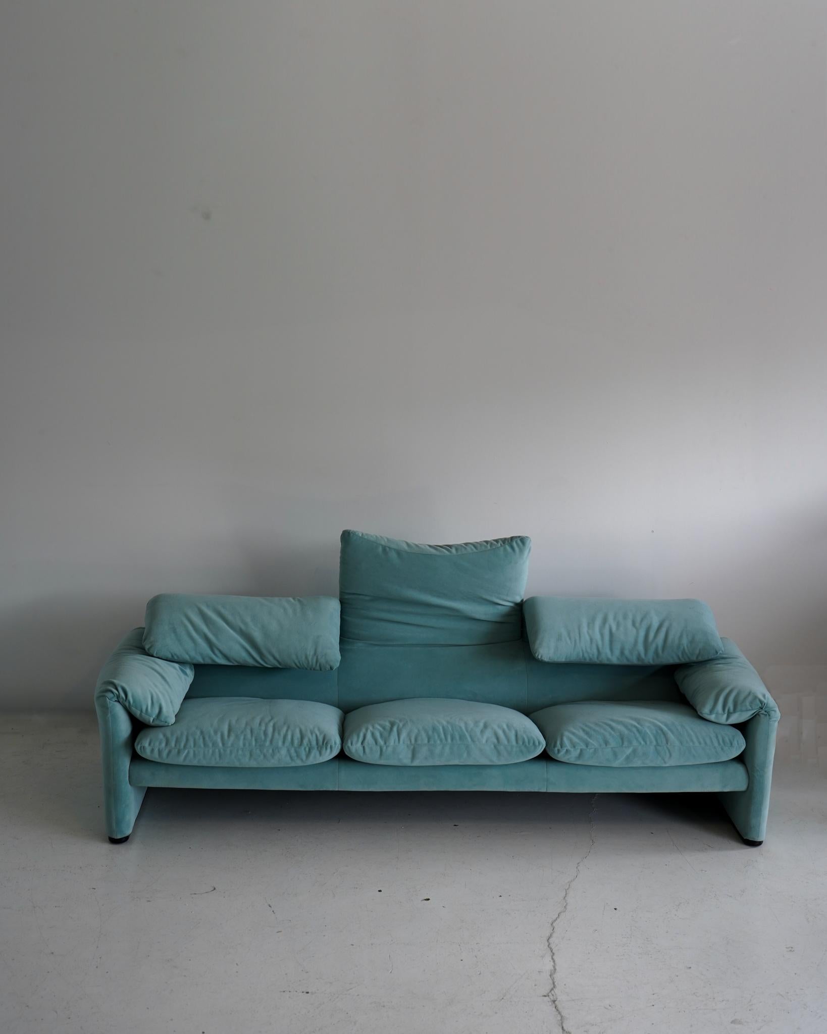 Post-Modern Maralunga 3 seat sofa, Vico Magistretti for Cassina, 1970s