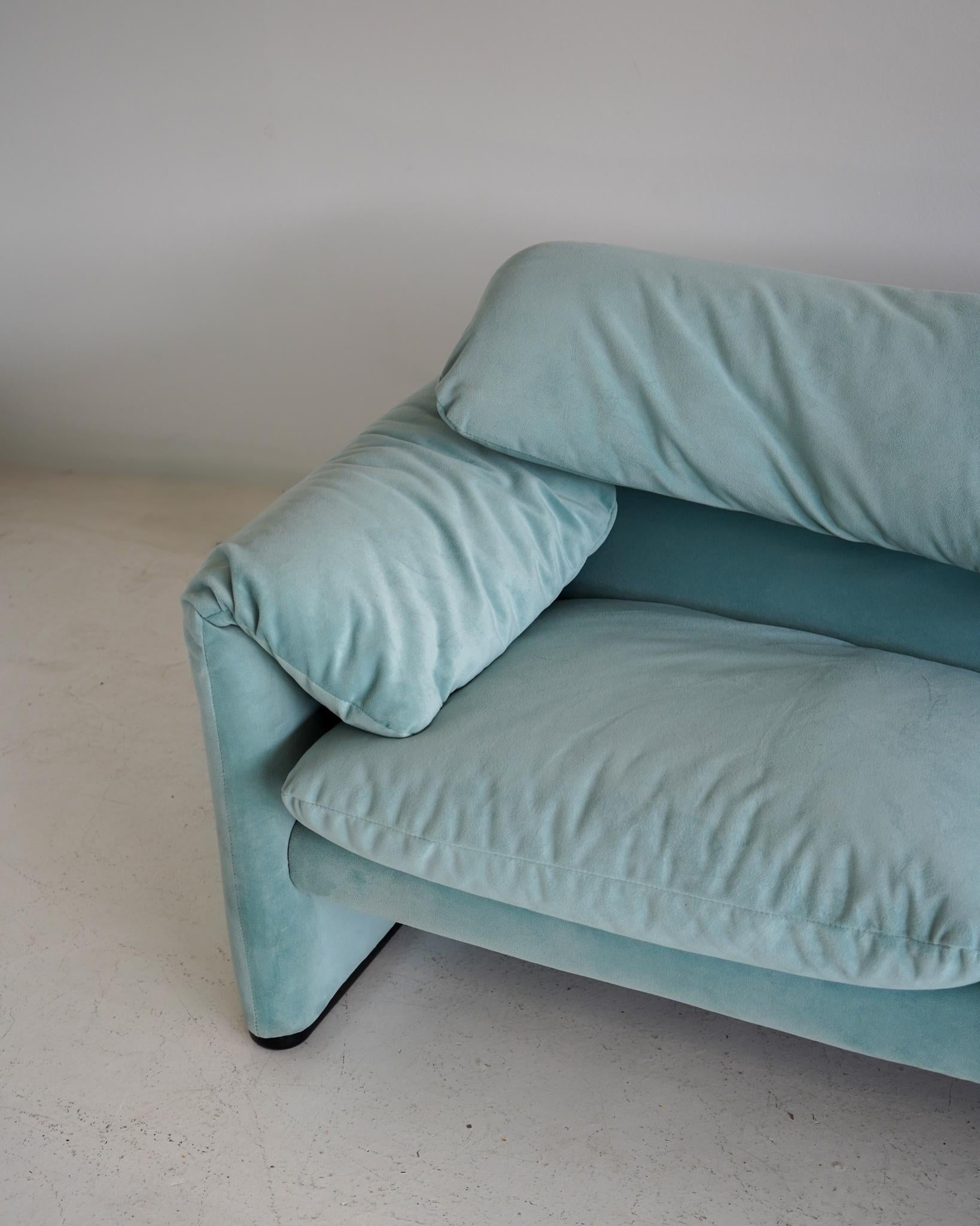 Maralunga 3 seat sofa, Vico Magistretti for Cassina, 1970s In Excellent Condition In Las Vegas, NV