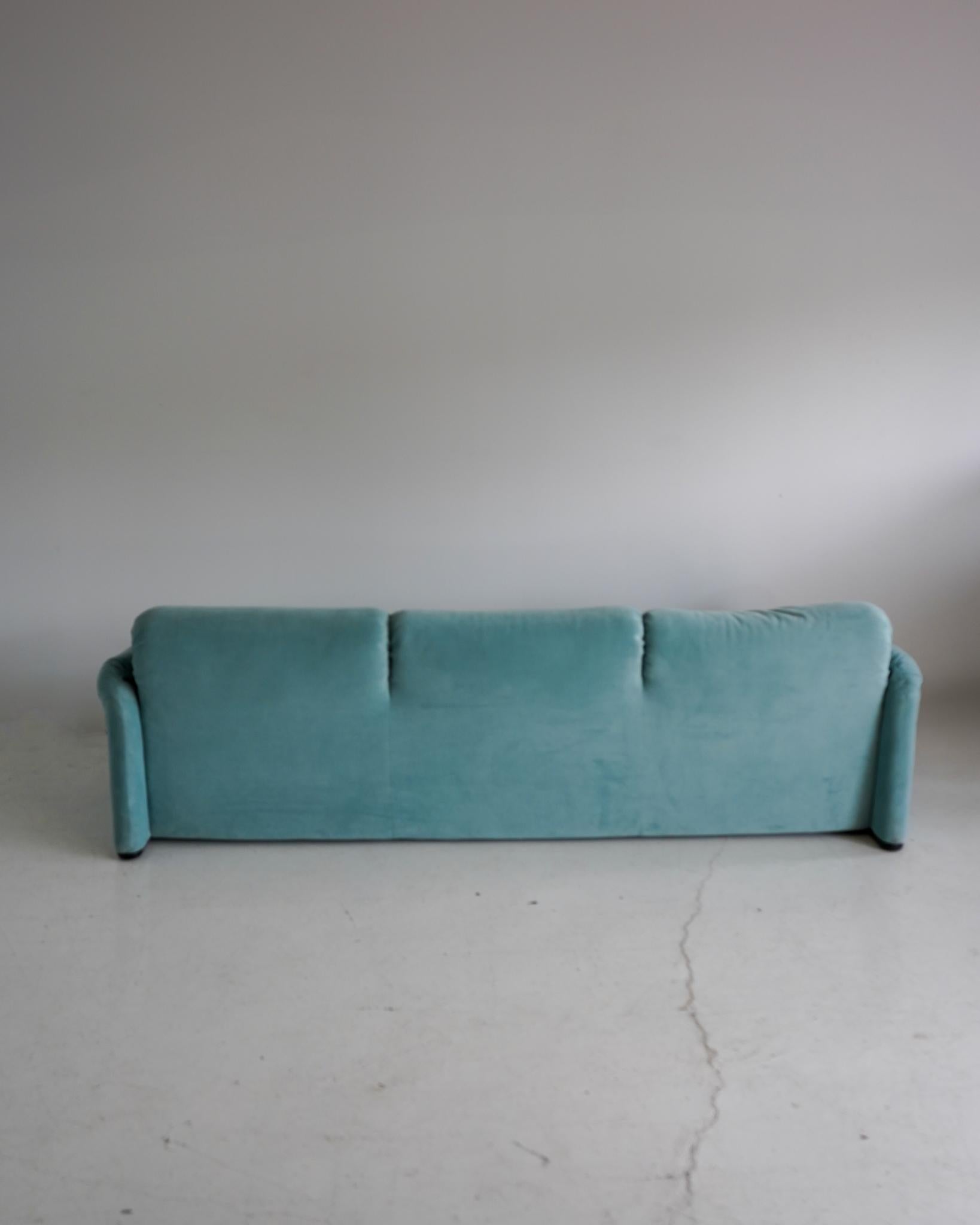 Maralunga 3 seat sofa, Vico Magistretti for Cassina, 1970s 1