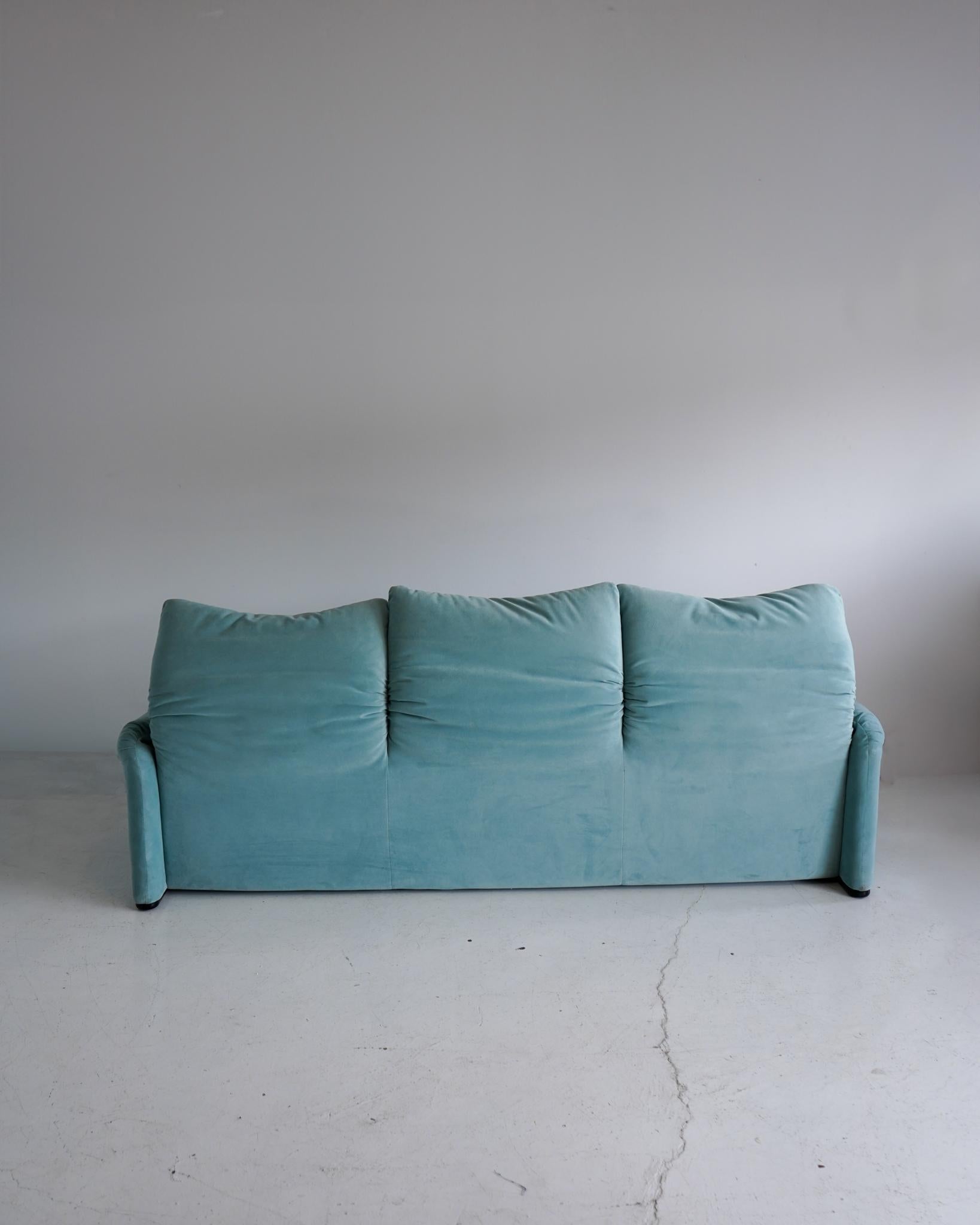 Maralunga 3 seat sofa, Vico Magistretti for Cassina, 1970s 2