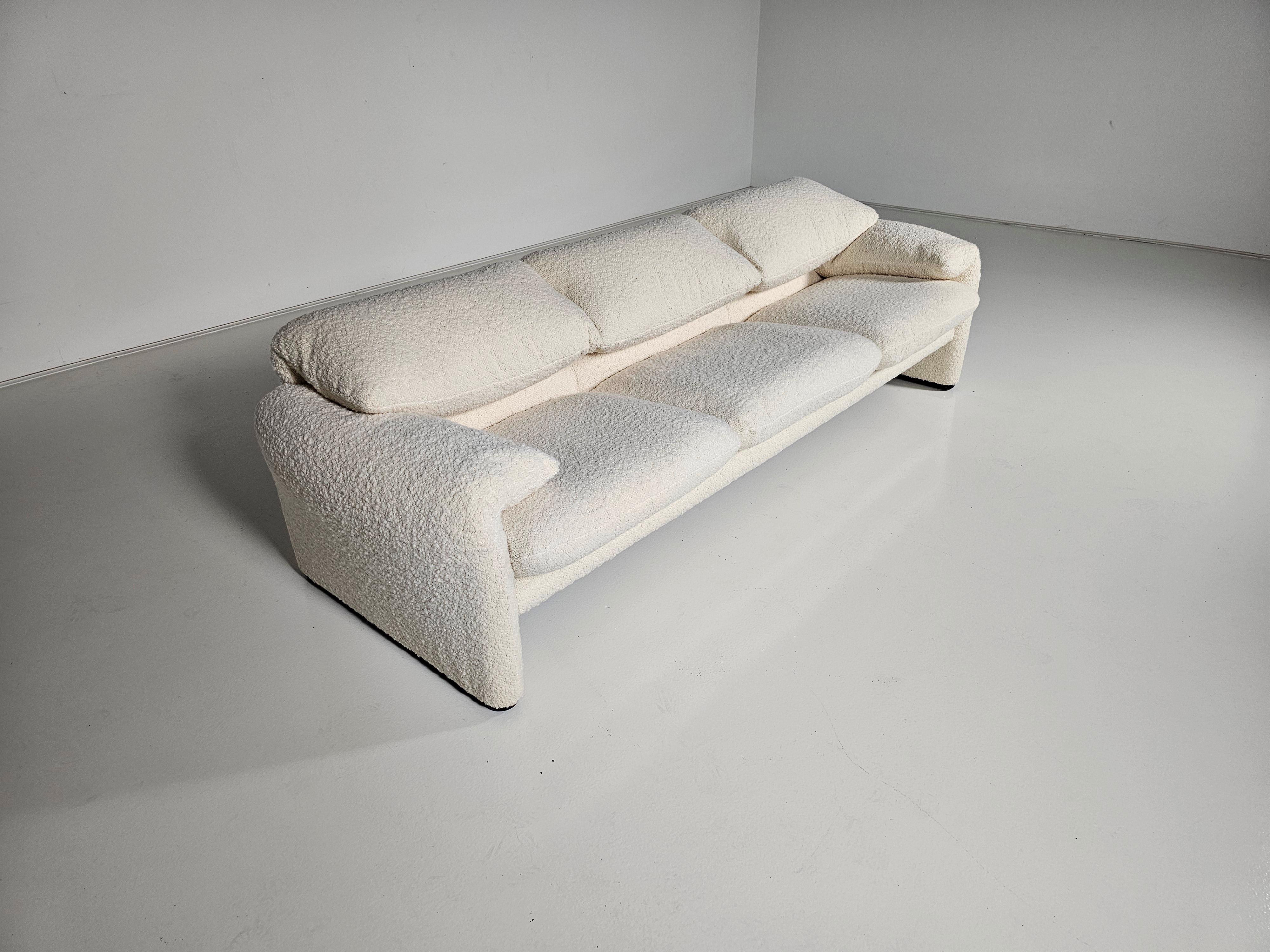 Maralunga 3-seater in cream boucle by Vico Magistretti for Cassina, 1970s In Excellent Condition For Sale In amstelveen, NL