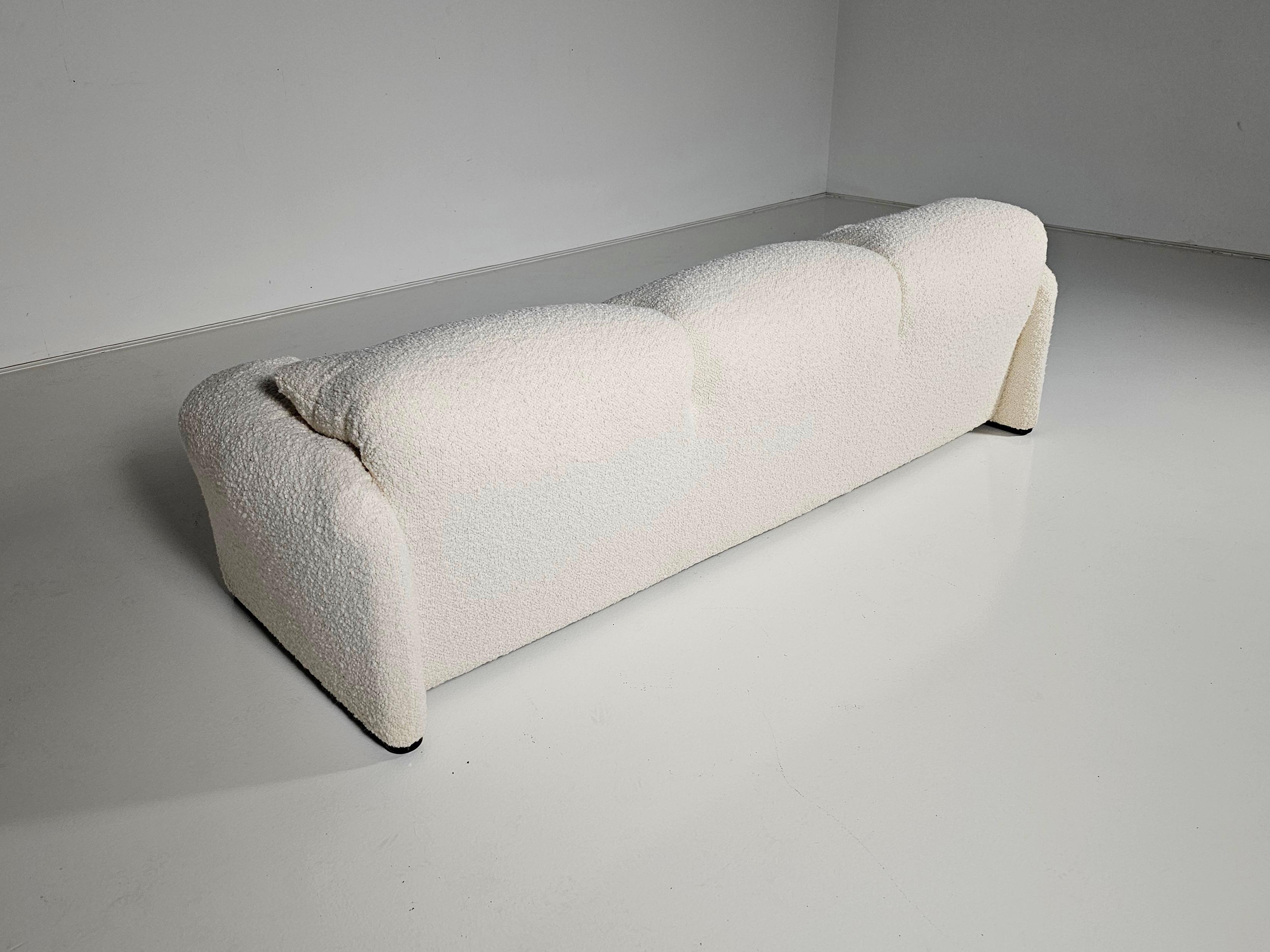 Bouclé Maralunga 3-seater in cream boucle by Vico Magistretti for Cassina, 1970s For Sale