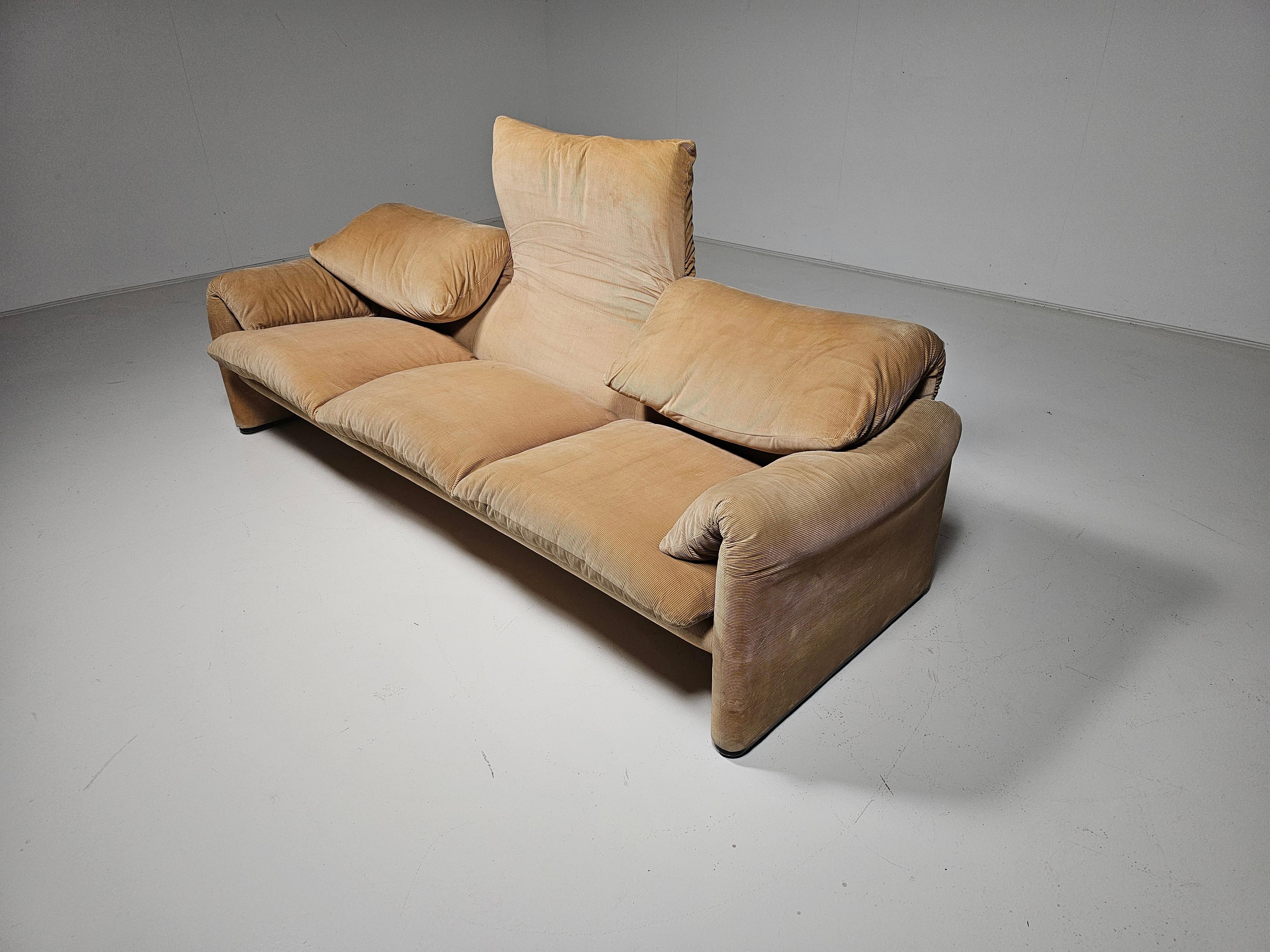 Maralunga 3-seater in original fabric by Vico Magistretti for Cassina, 1970s 3