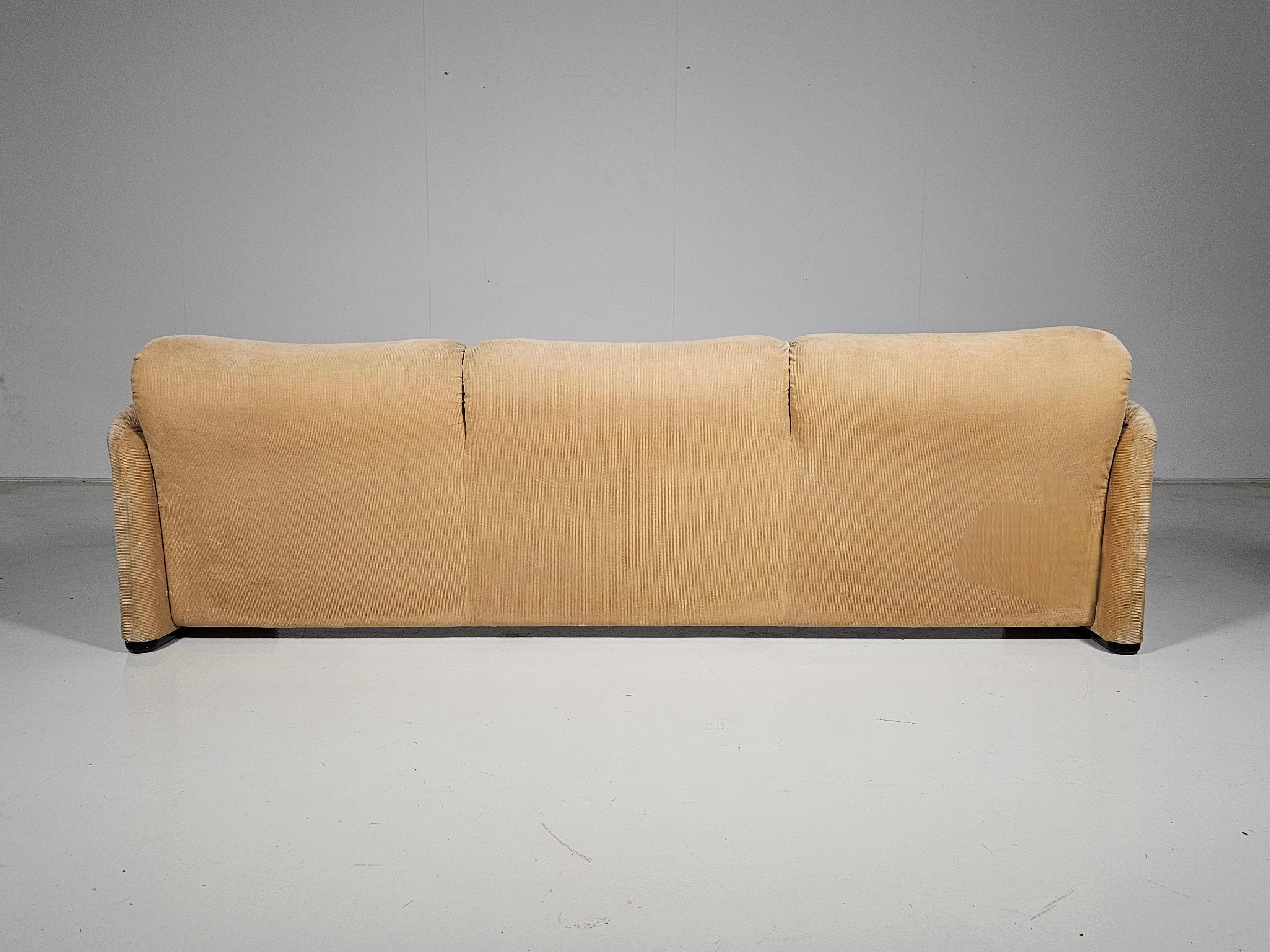 Wool Maralunga 3-seater in original fabric by Vico Magistretti for Cassina, 1970s