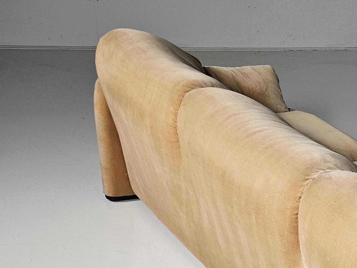 Maralunga 3-seater in original fabric by Vico Magistretti for Cassina, 1970s 1