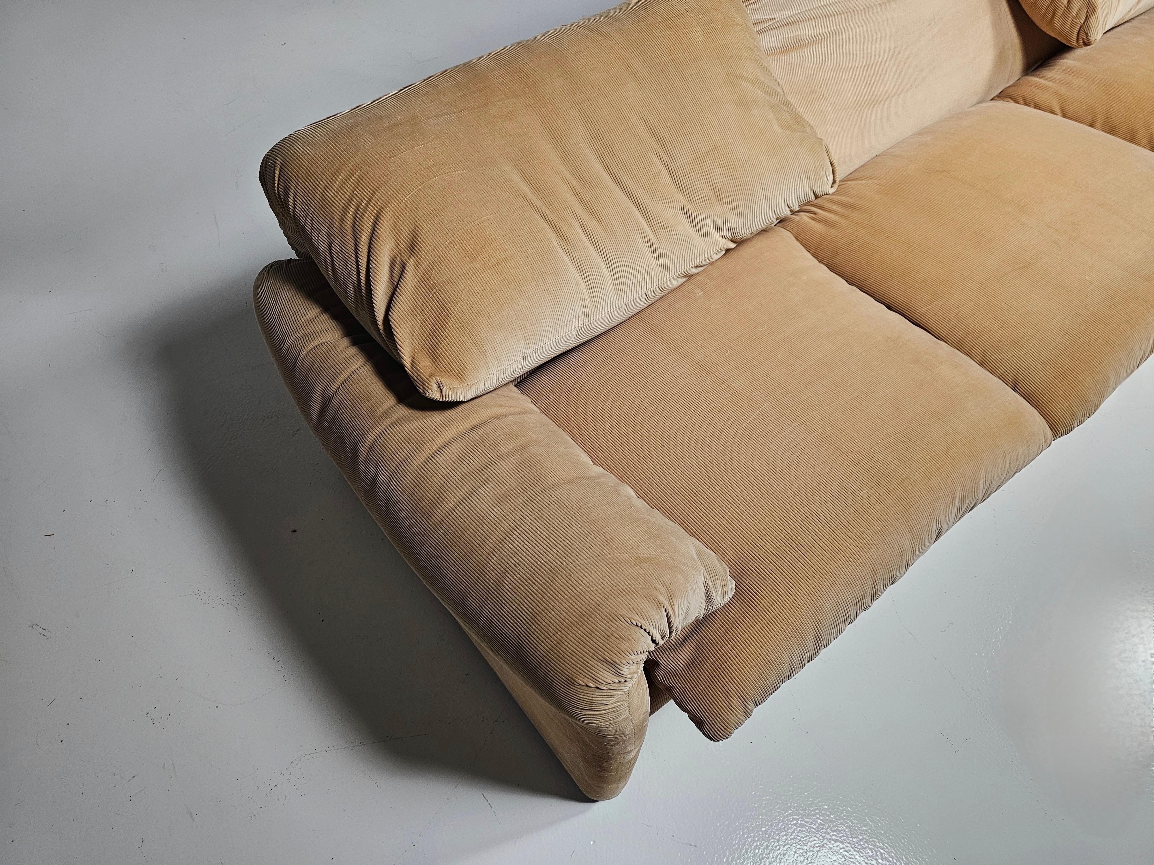Maralunga 3-seater in original fabric by Vico Magistretti for Cassina, 1970s 2