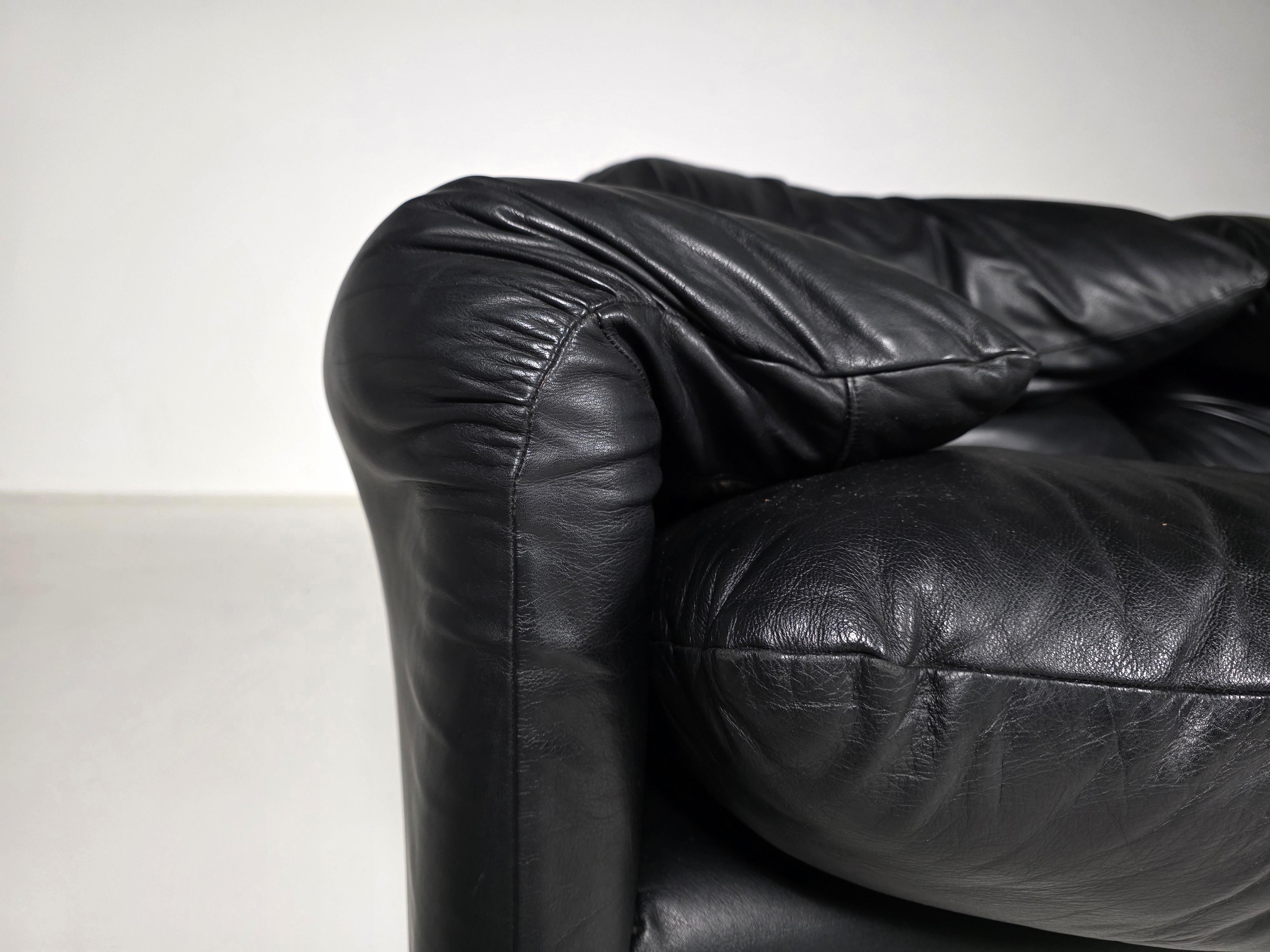 Maralunga 3-seater in original leather by Vico Magistretti for Cassina, 1970s For Sale 3