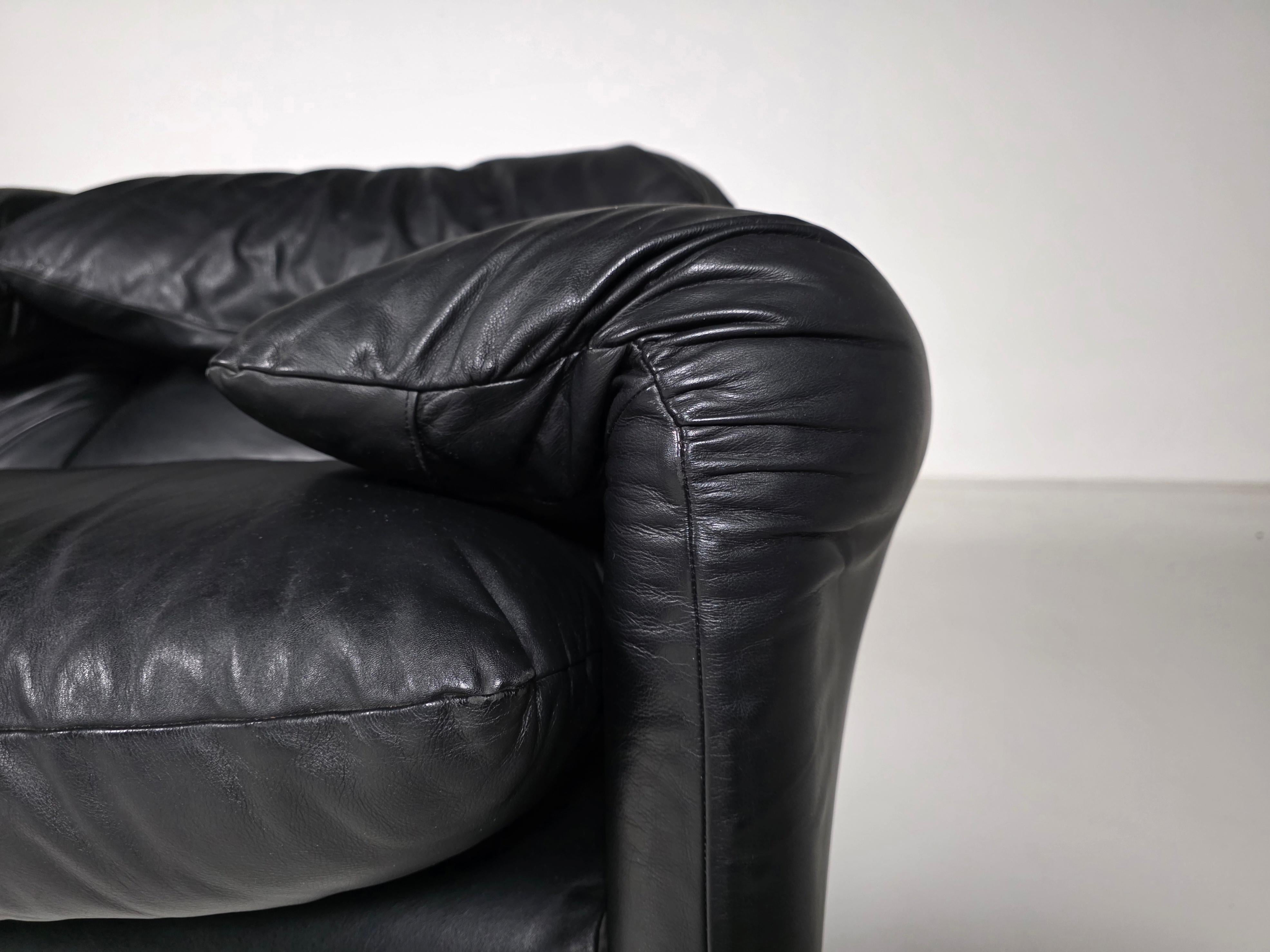 Maralunga 3-seater in original leather by Vico Magistretti for Cassina, 1970s For Sale 4