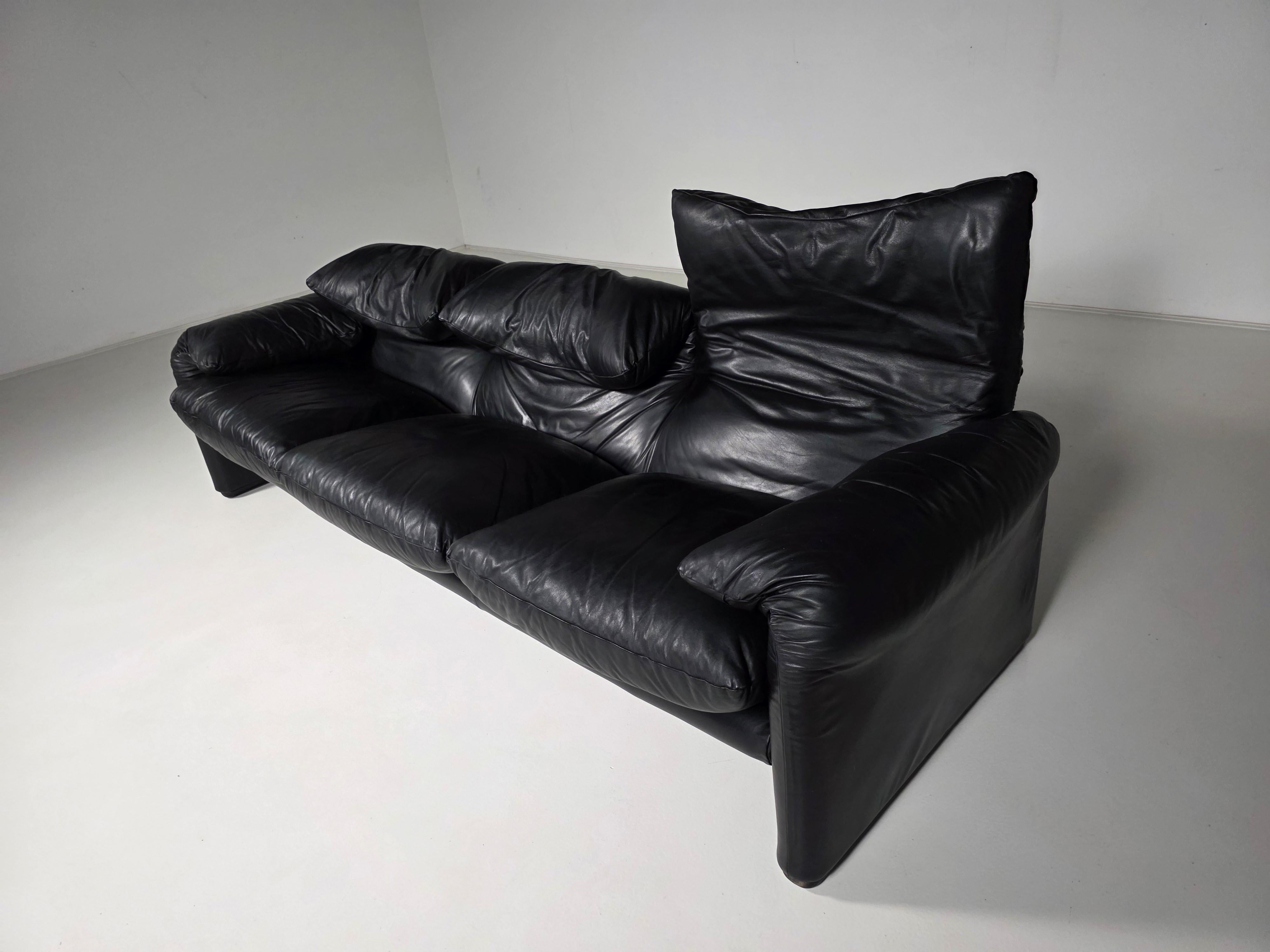 Maralunga 3-seater in original leather by Vico Magistretti for Cassina, 1970s For Sale 6