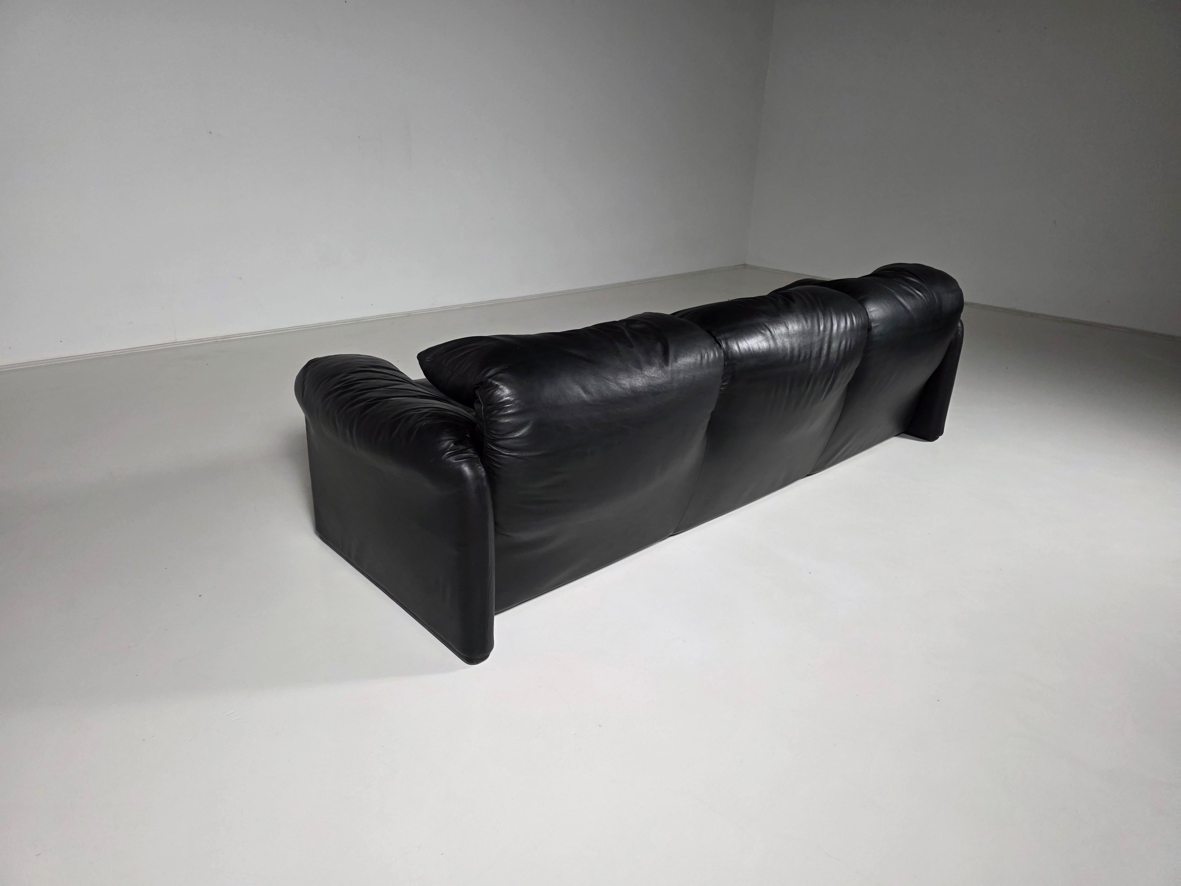 Maralunga 3-seater in original leather by Vico Magistretti for Cassina, 1970s For Sale 8