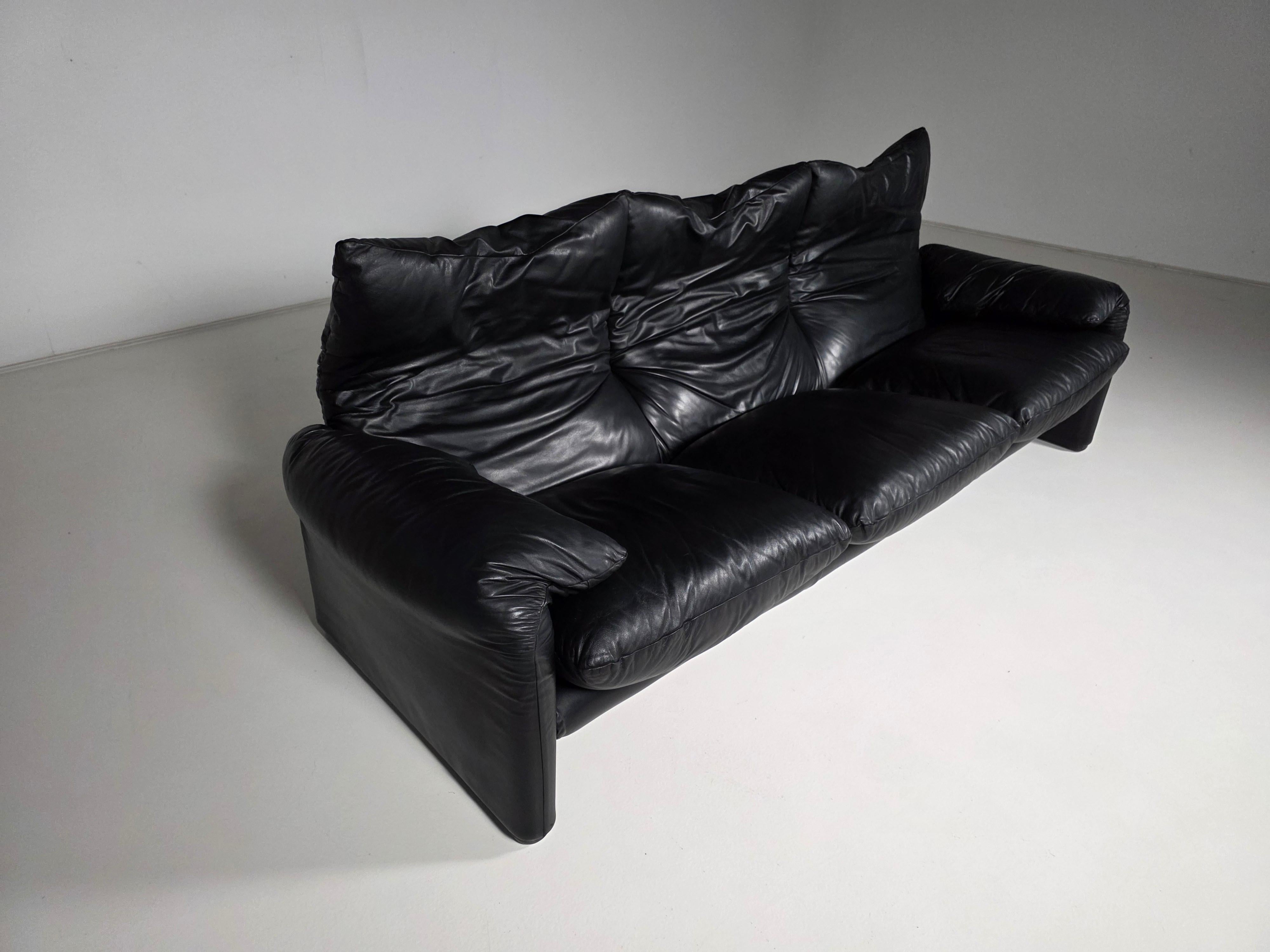 Maralunga 3-seater in original leather by Vico Magistretti for Cassina, 1970s For Sale 9