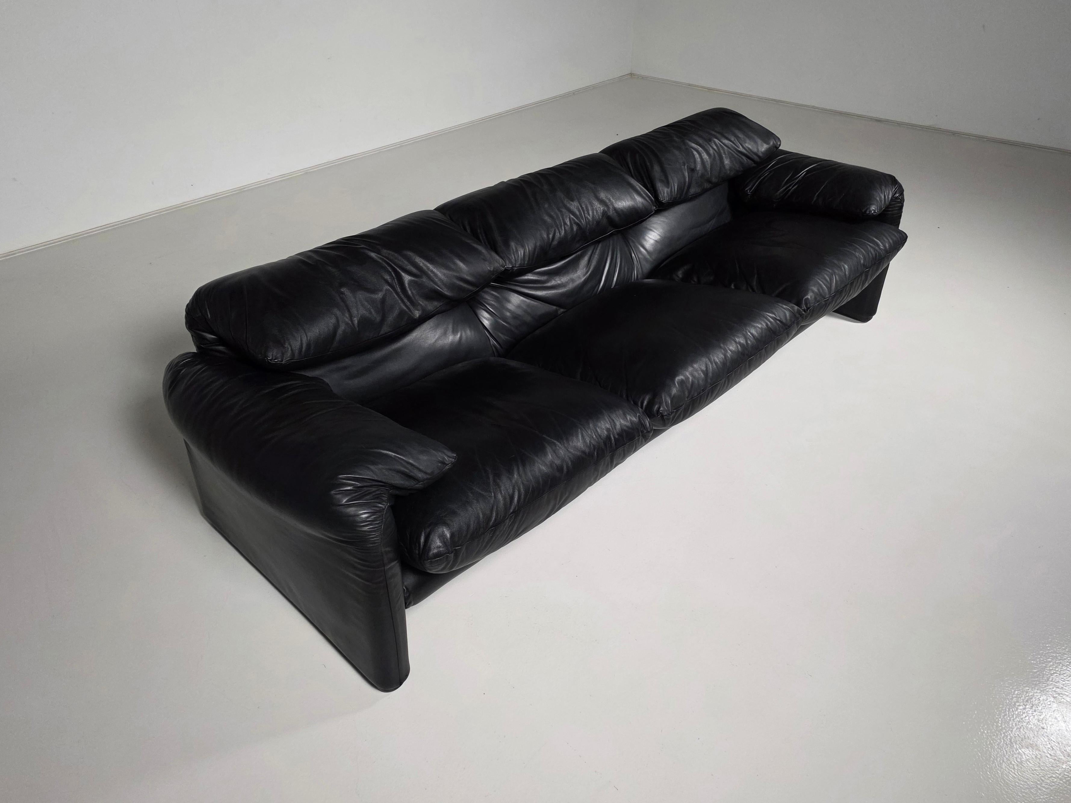 European Maralunga 3-seater in original leather by Vico Magistretti for Cassina, 1970s For Sale