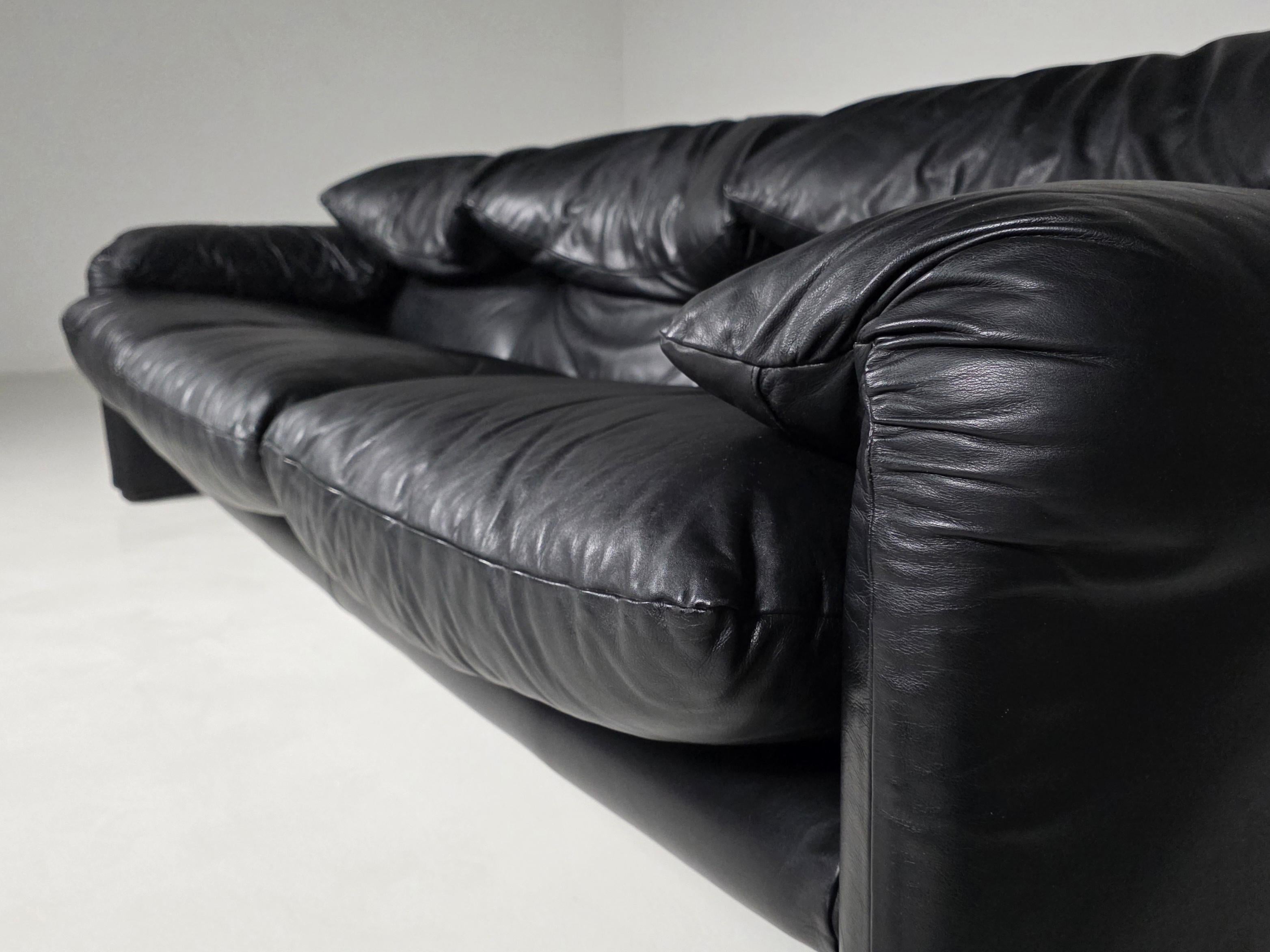 Maralunga 3-seater in original leather by Vico Magistretti for Cassina, 1970s For Sale 2