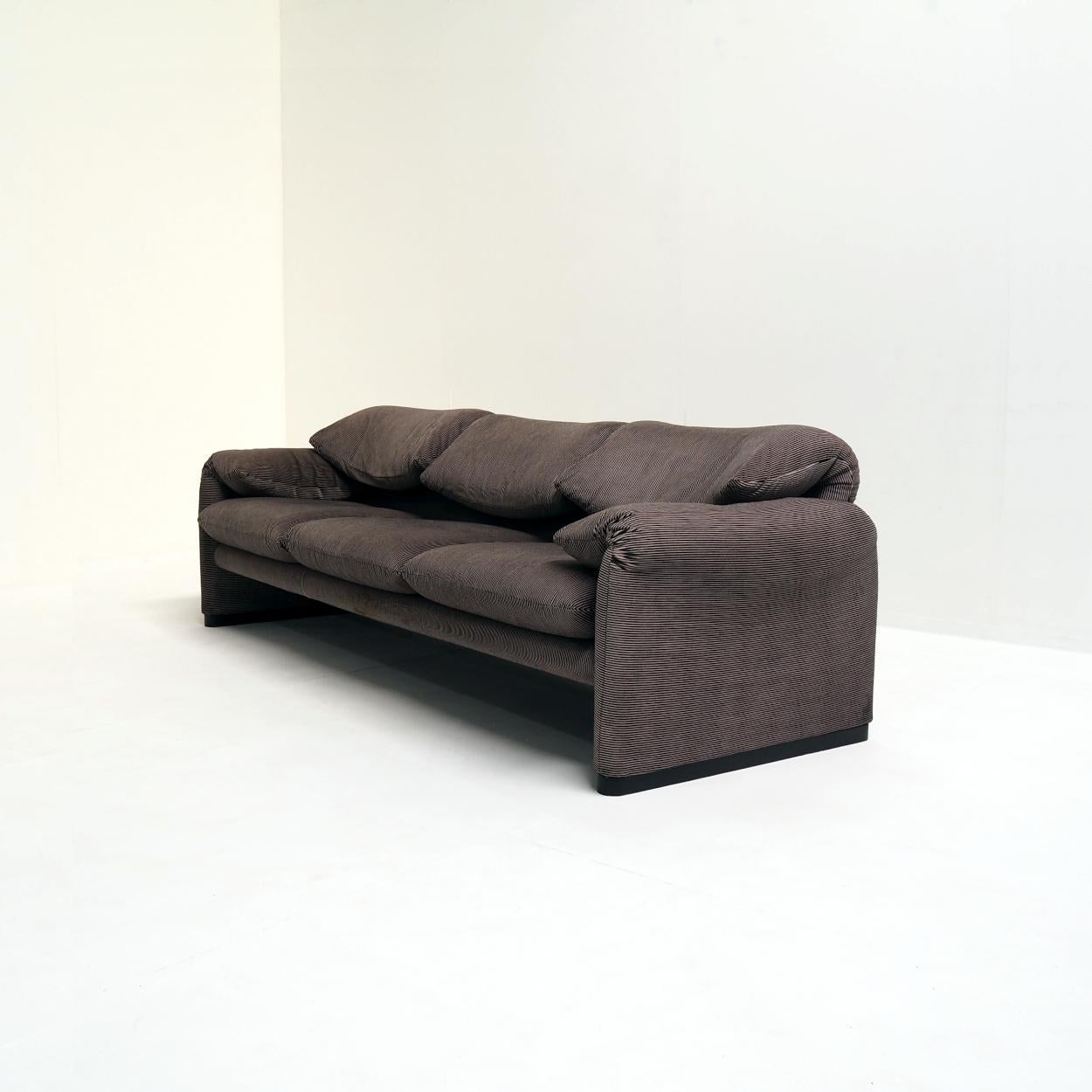 Maralunga 3-Sitzer-Sofa von Vico Magistretti für Cassina (Moderne der Mitte des Jahrhunderts) im Angebot