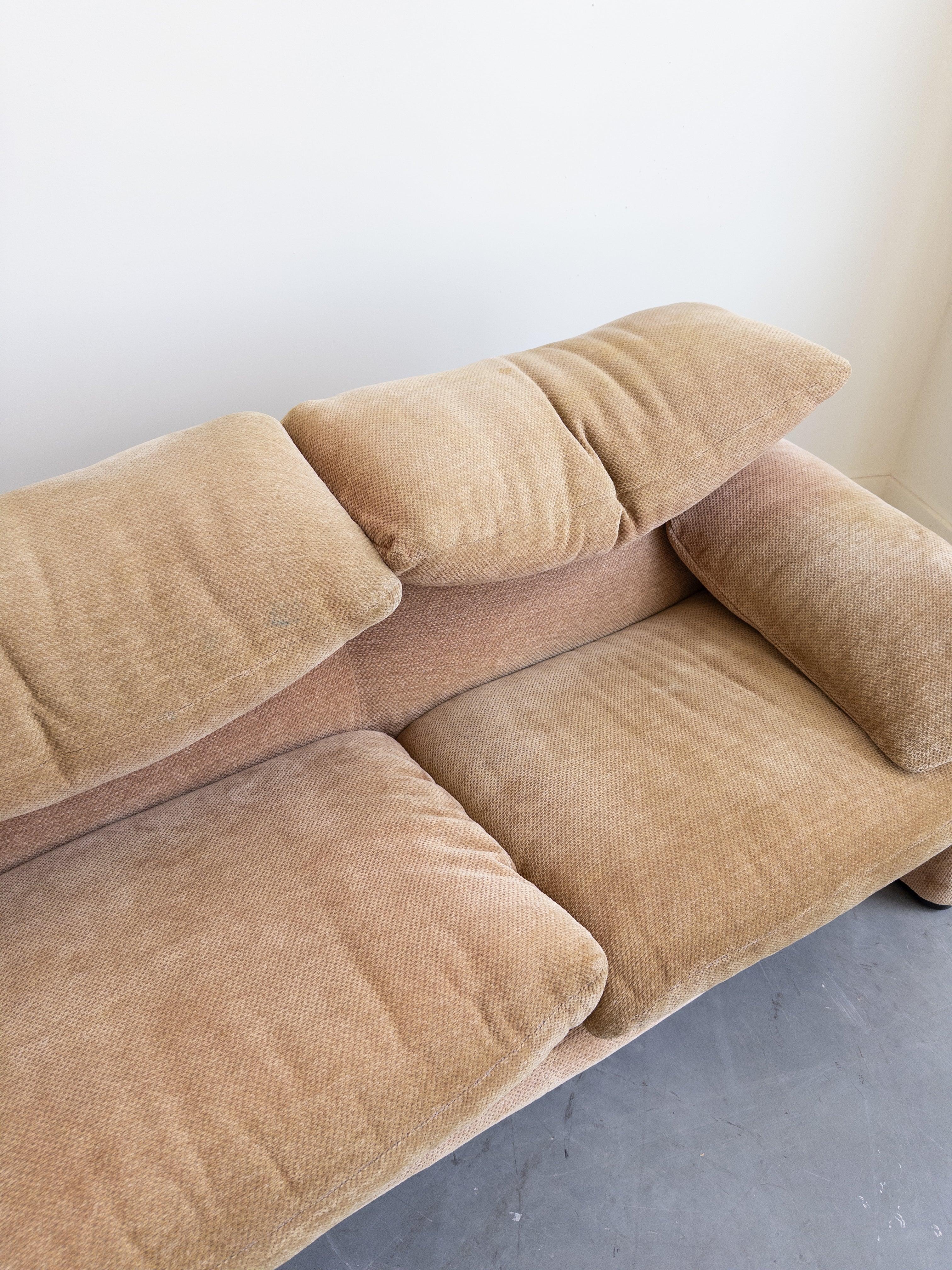 Maralunga 3-Seater Sofa by Vico Magistretti for Cassina In Good Condition In New York, NY
