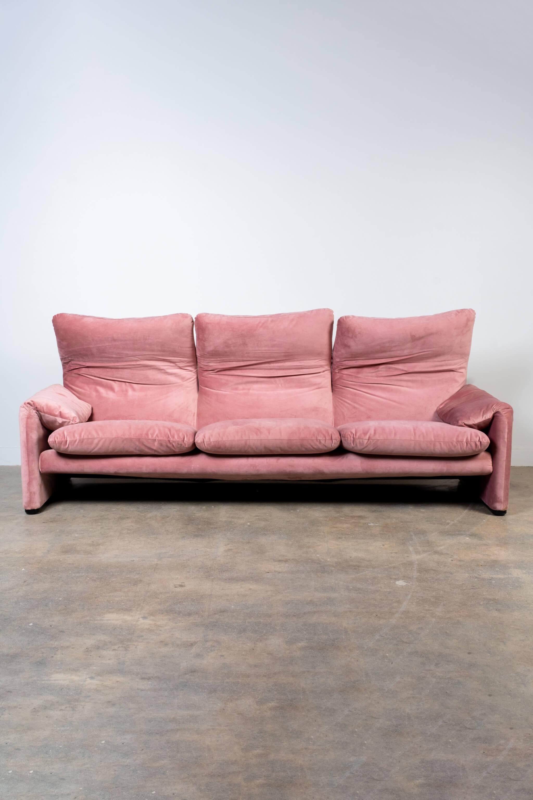 Maralunga 3-Seater Sofa, Newly Reupholstered in Pink Velvet In Good Condition In Toronto, CA
