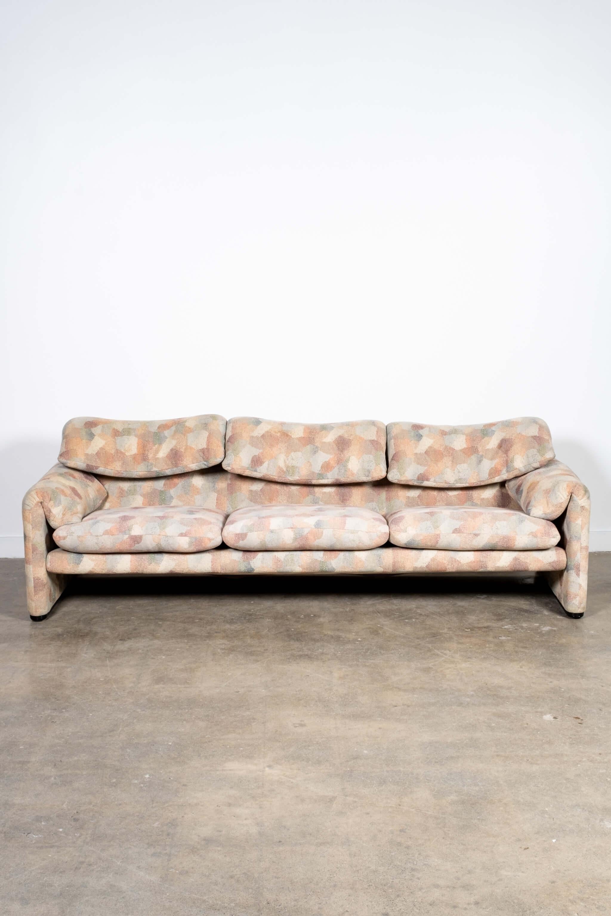 Post-Modern Maralunga 3-Seater Sofa, Original Fabric 1970s Vico Magistretti for Cassina For Sale