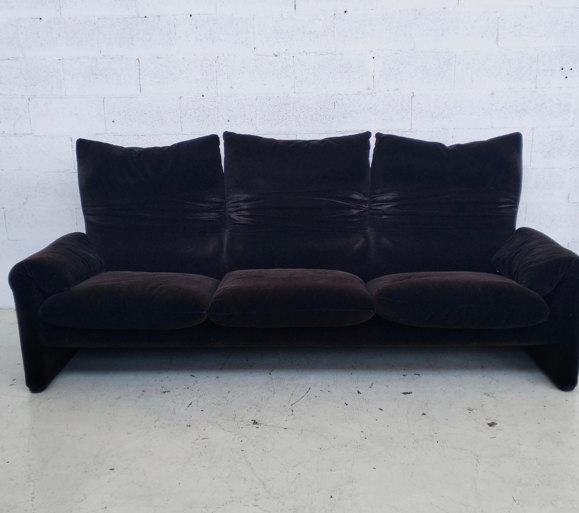 Maralunga 3 seater velvet sofa by Vico Magistretti for Cassina 60s, 70s im Angebot 3