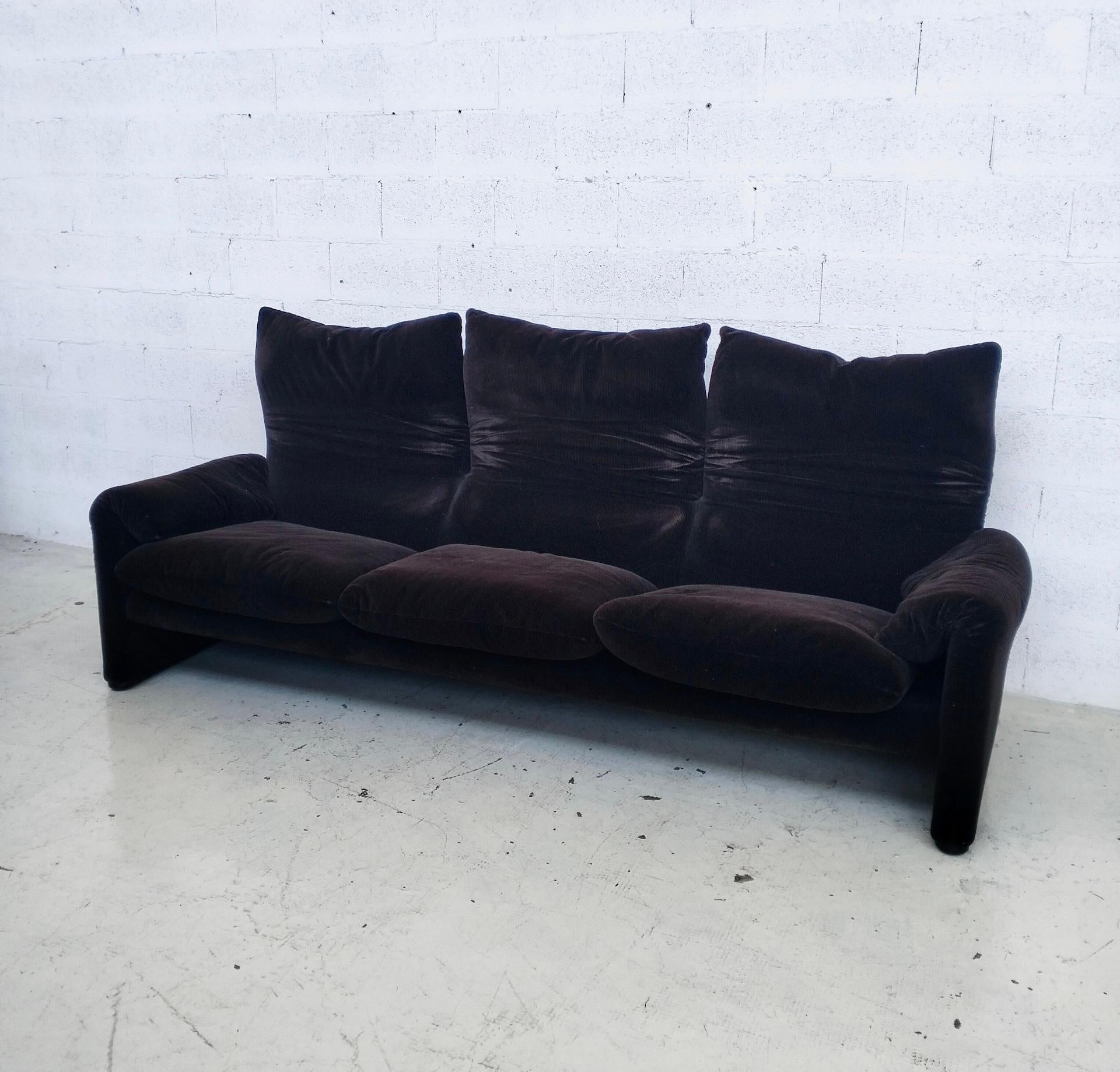 Maralunga 3 seater velvet sofa by Vico Magistretti for Cassina 60s, 70s im Angebot 4