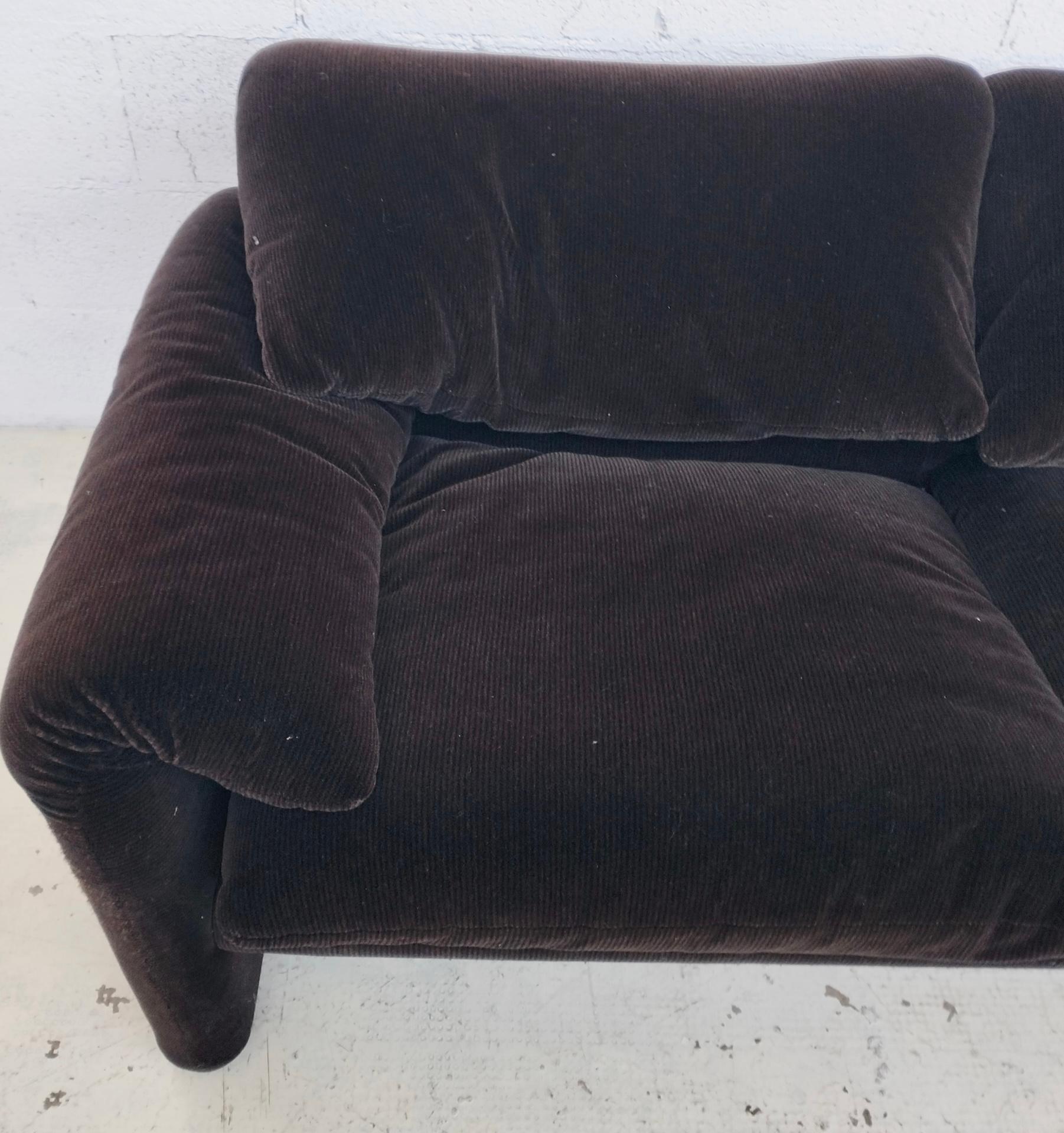 Maralunga 3 seater velvet sofa by Vico Magistretti for Cassina 60s, 70s im Angebot 2