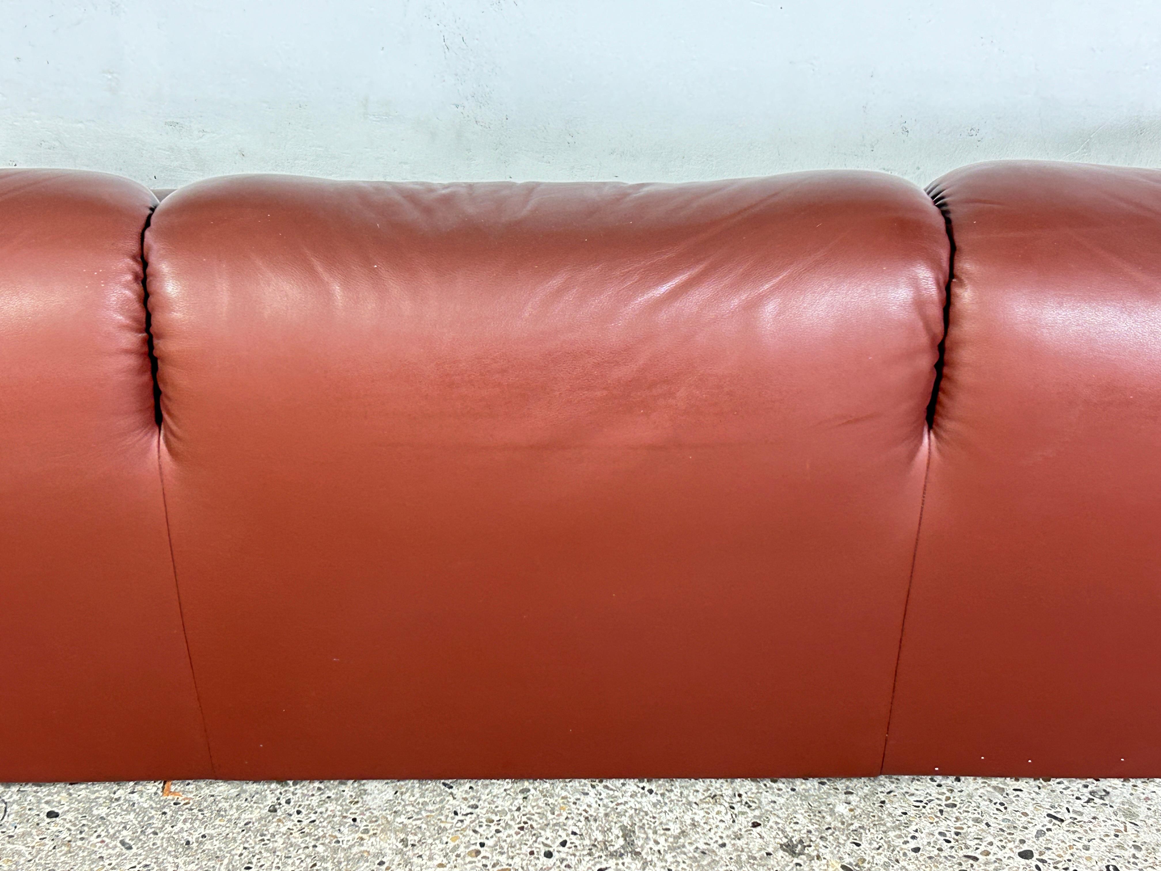 Maralunga 675 leather sofa designed by Vico Magistretti for Cassina, 1974 9