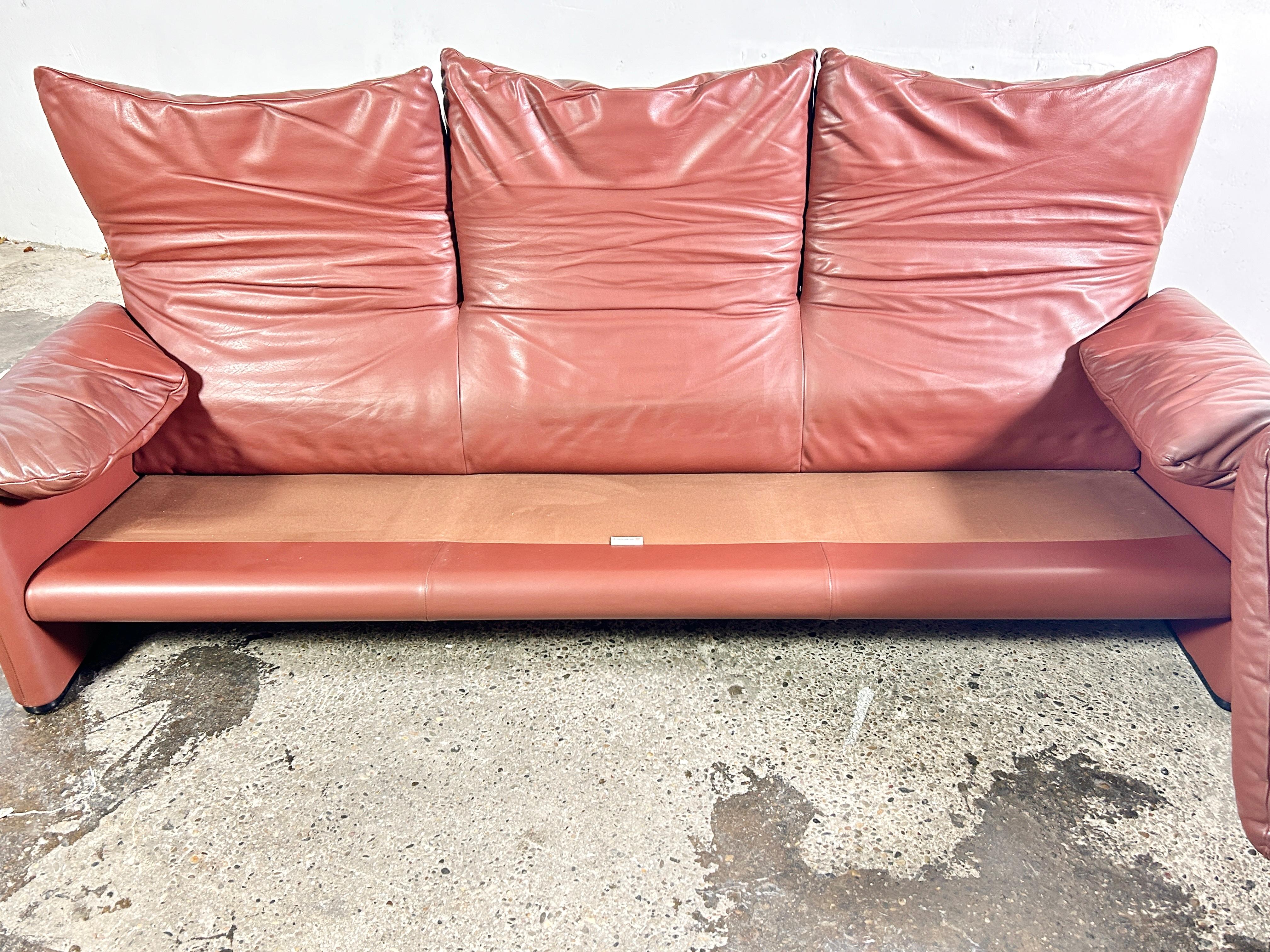 Maralunga 675 leather sofa designed by Vico Magistretti for Cassina, 1974 11