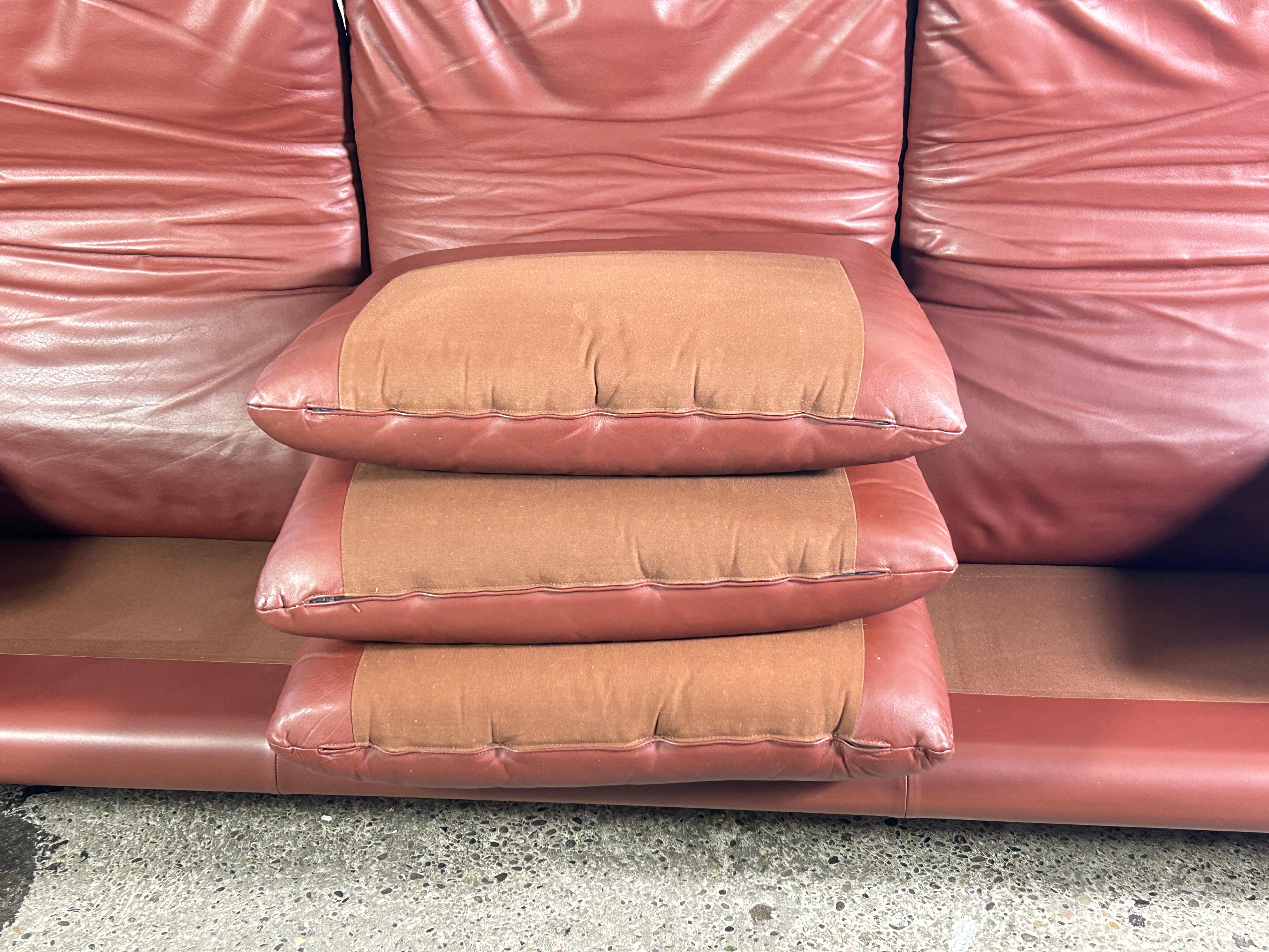 Maralunga 675 leather sofa designed by Vico Magistretti for Cassina, 1974 13