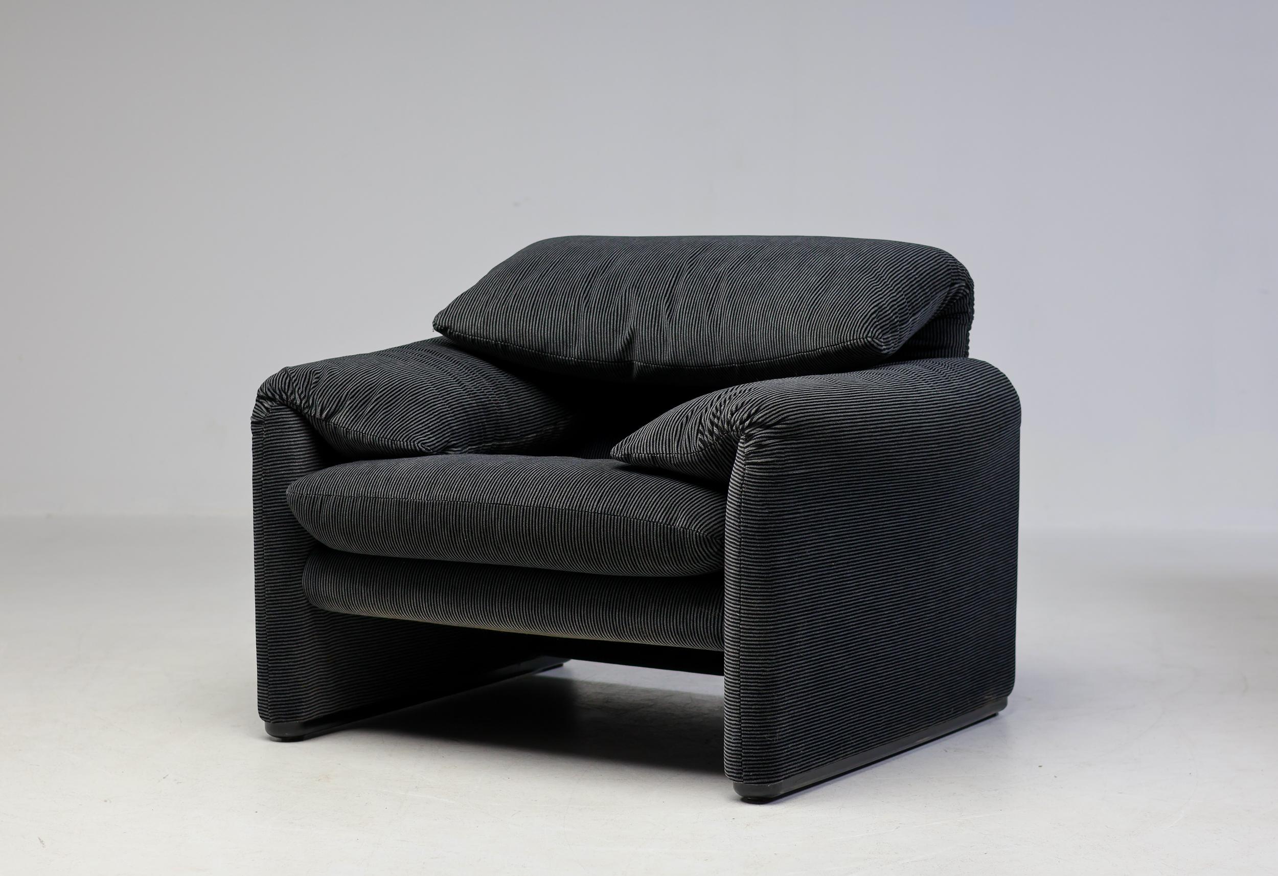 Maralunga 675 Sofa, Armchair and Ottoman by Vico Magistretti for Cassina 3