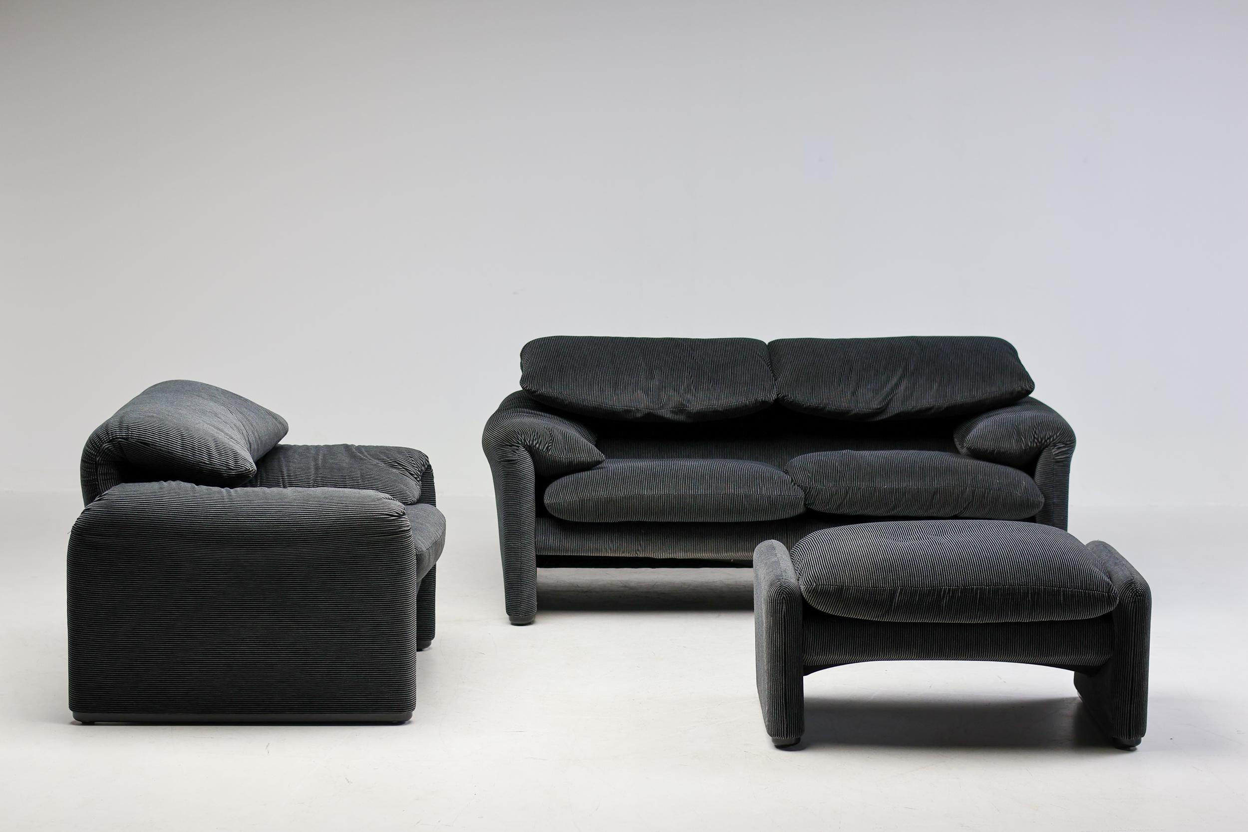 Maralunga 675 Sofa, Armchair and Ottoman by Vico Magistretti for Cassina For Sale 6