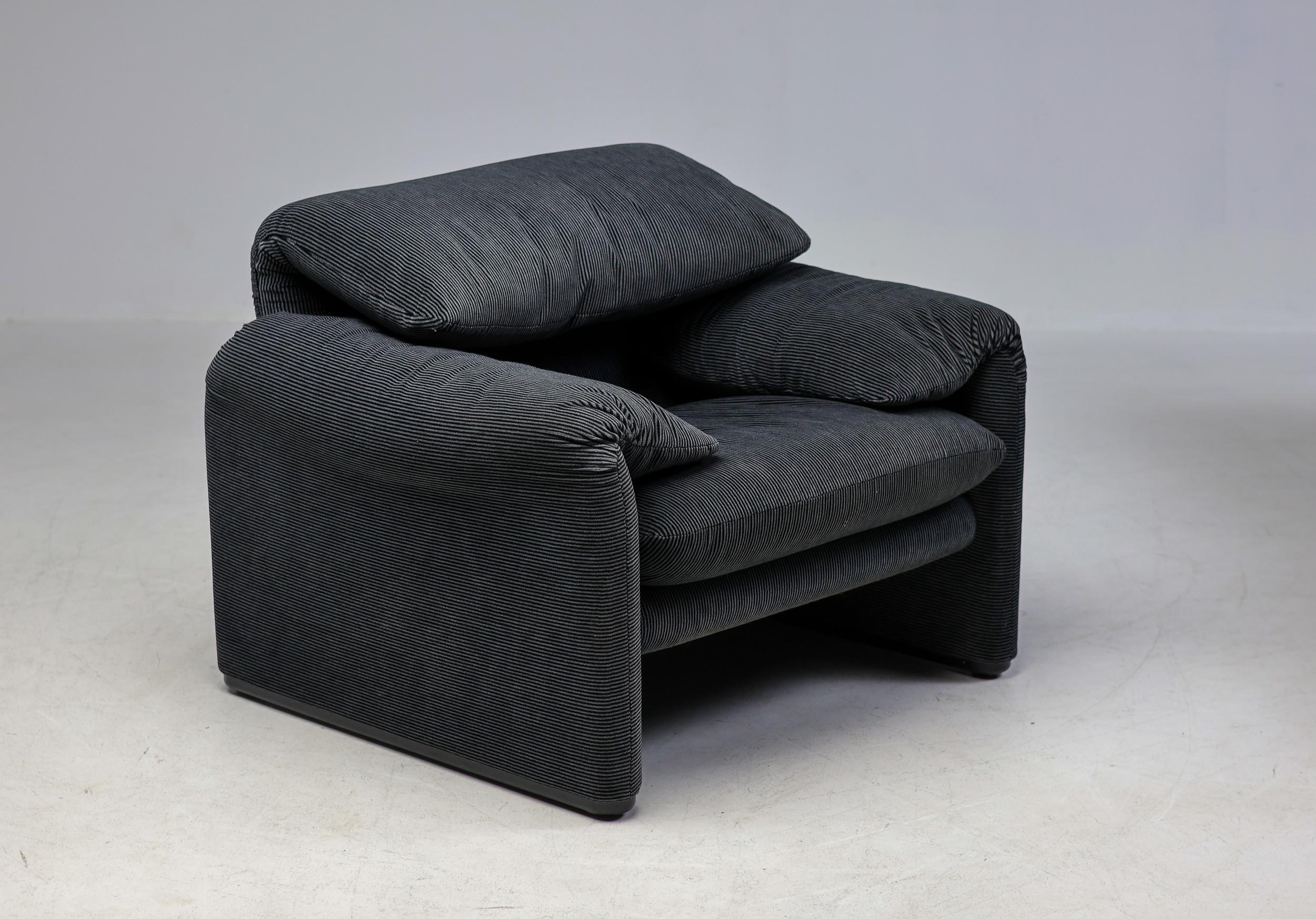 Maralunga 675 Sofa, Armchair and Ottoman by Vico Magistretti for Cassina For Sale 1