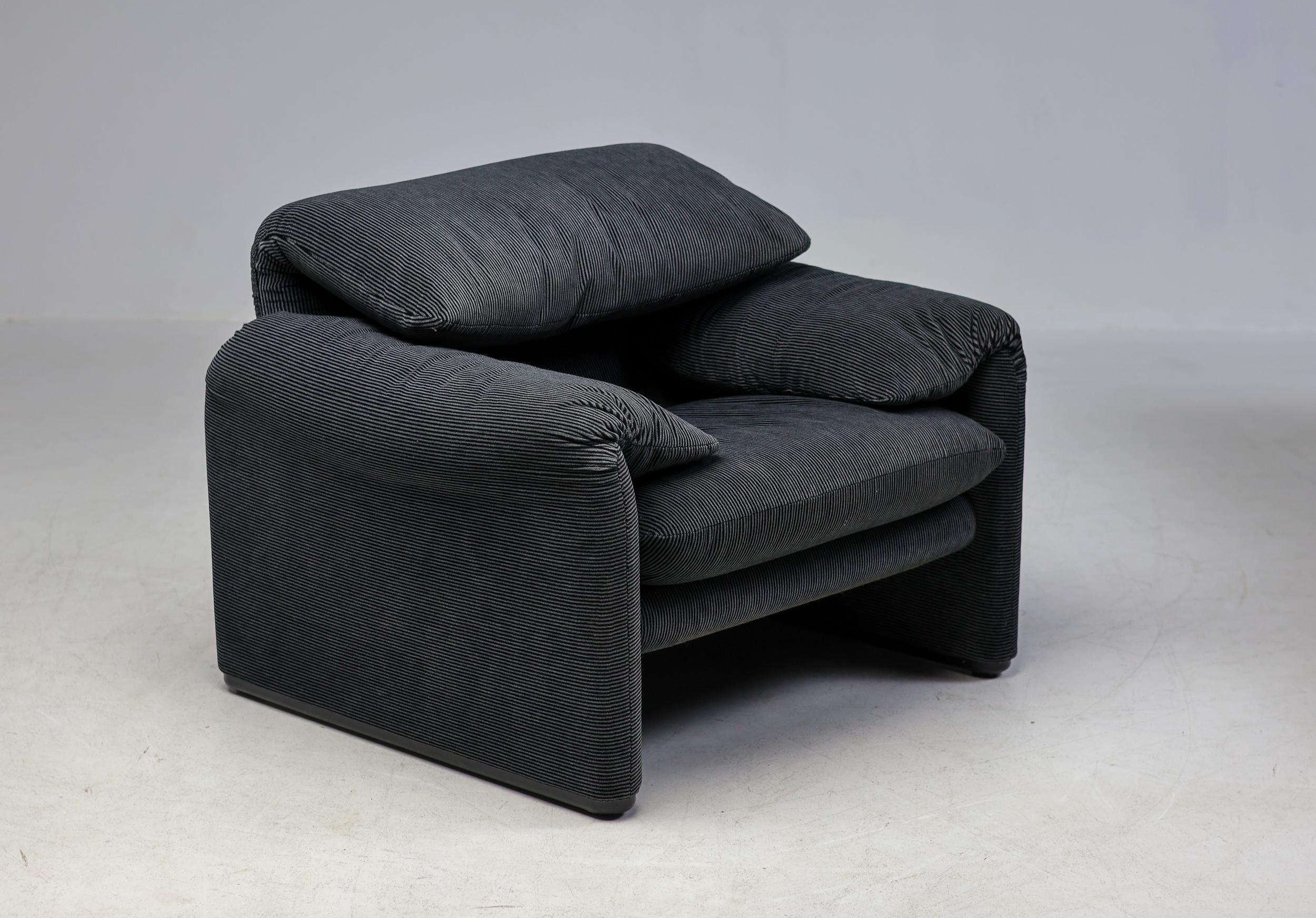 Maralunga 675 Sofa, Armchair and Ottoman by Vico Magistretti for Cassina 1
