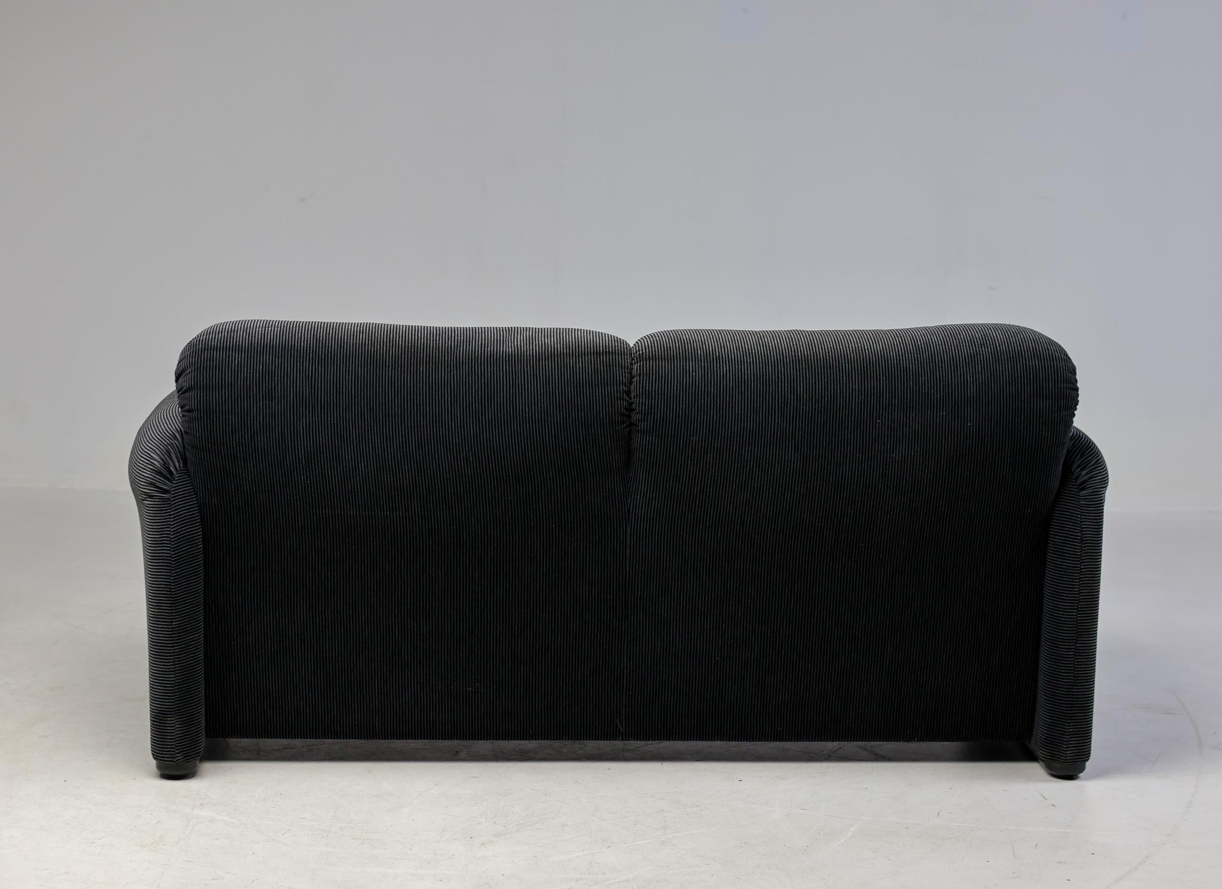 Maralunga 675 Sofa, Armchair and Ottoman by Vico Magistretti for Cassina For Sale 2