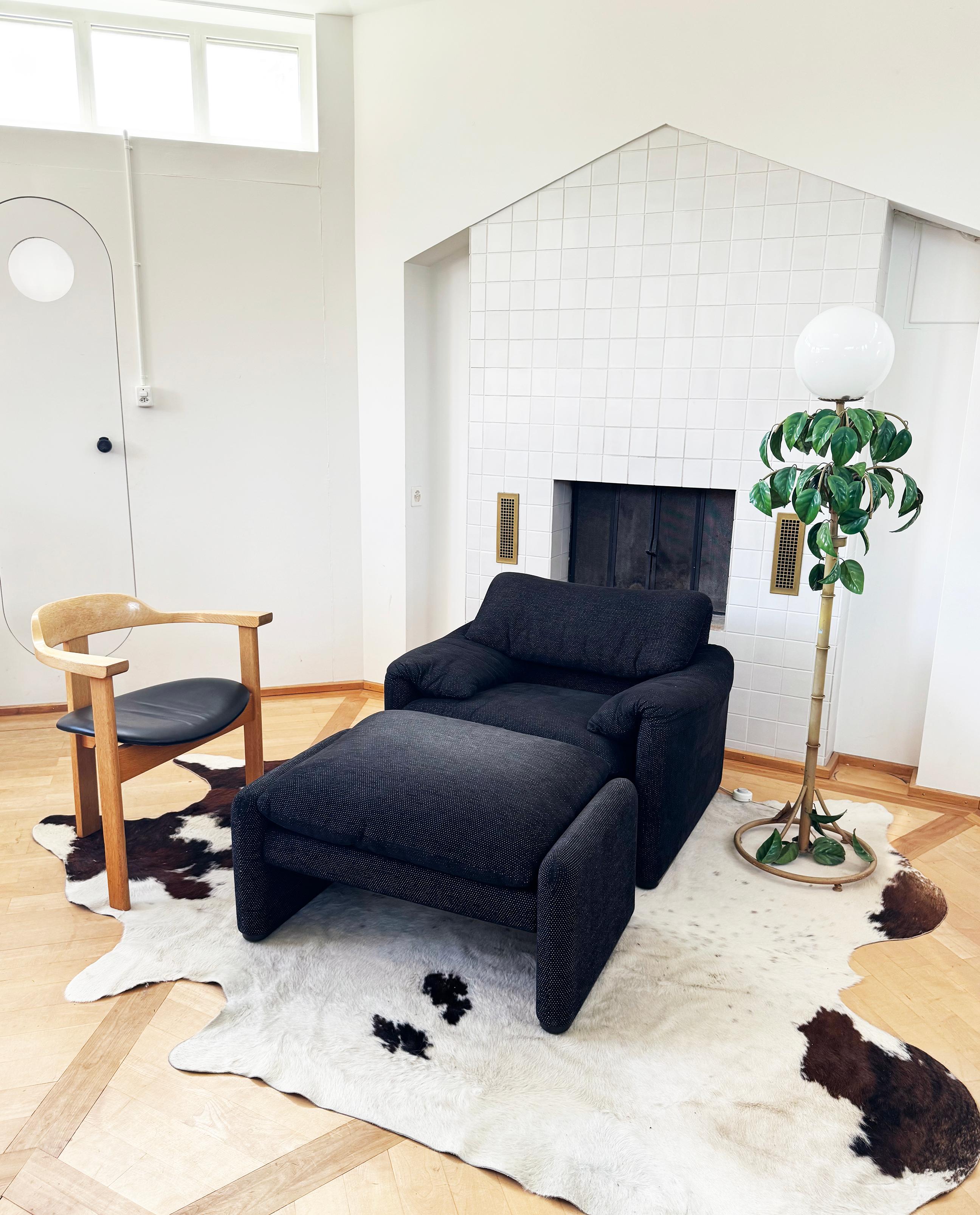 This black and white textile leather armchair and ottoman, the Maralunga model designed by Vico Magistretti in 1973, are iconic examples of mid-20th century Italian design.

Both pieces are in very good vintage condition, with the chair featuring an