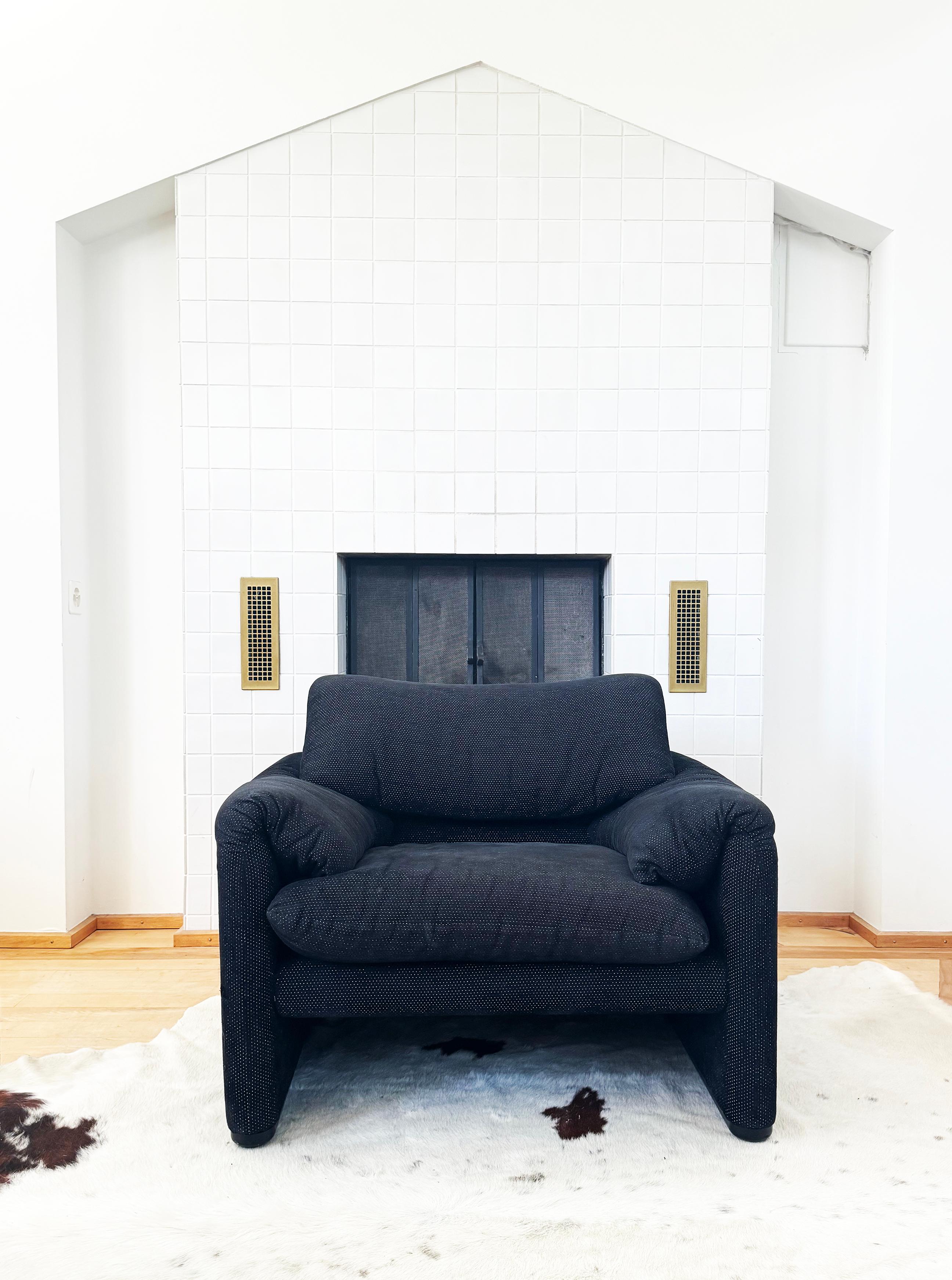Post-Modern Maralunga Armchair and Ottoman by Vico Magistretti for Cassina Matte Black For Sale