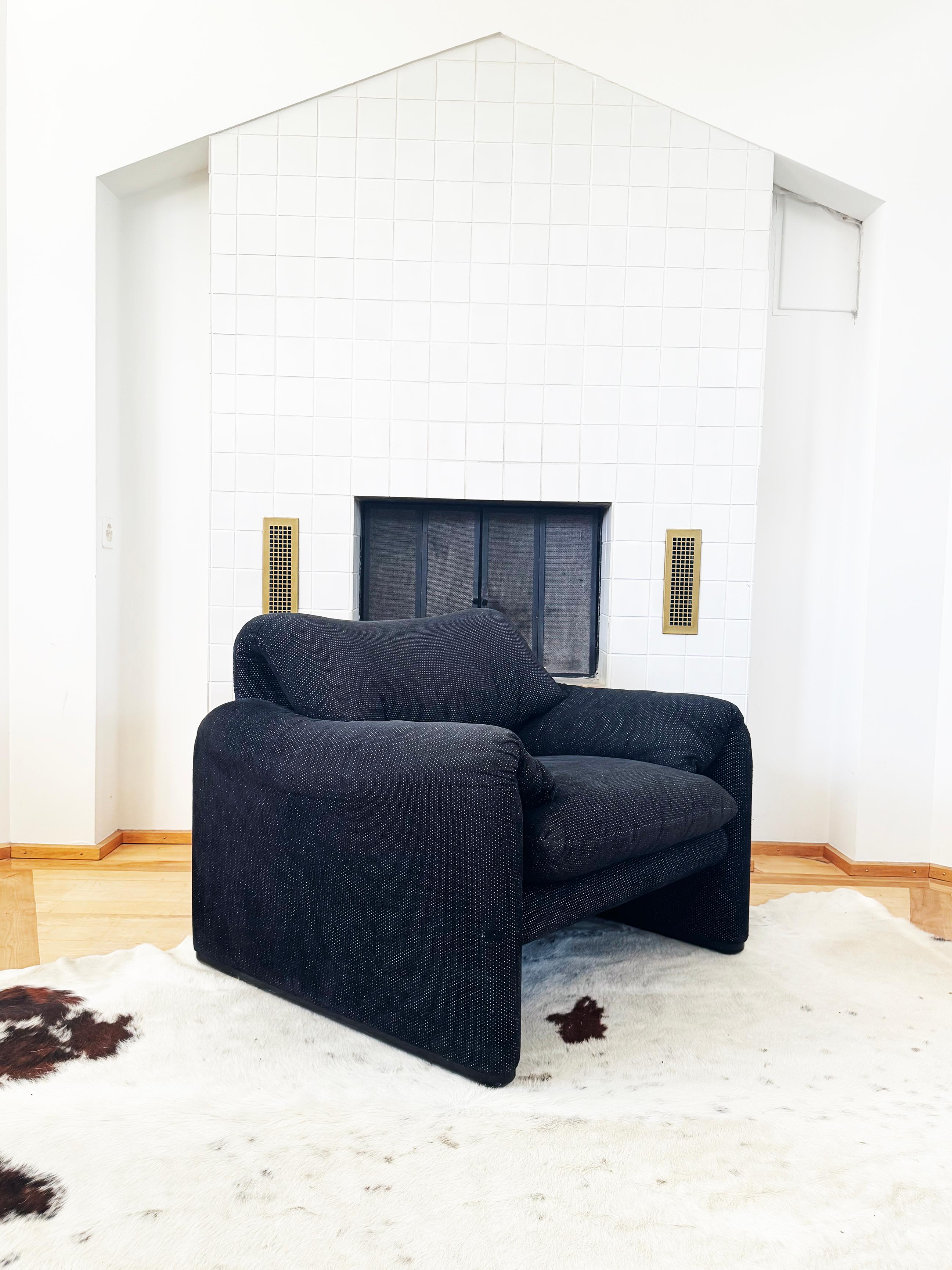 Italian Maralunga Armchair and Ottoman by Vico Magistretti for Cassina Matte Black For Sale
