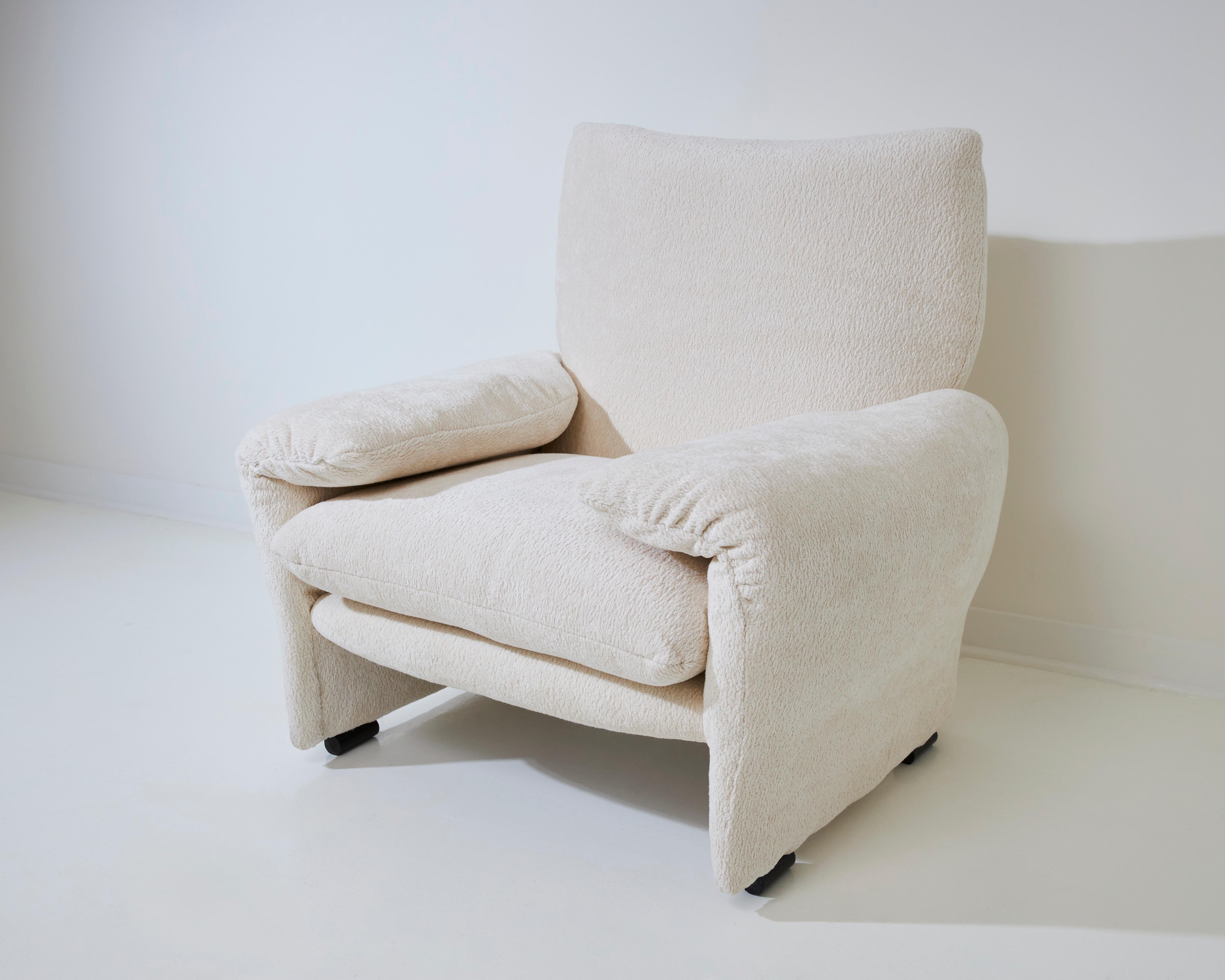 En 1973, Vico Magistretti a conçu le fauteuil Maralunga pour la société italienne Cassina. Magistretti était connu pour ses designs aux formes simples et essentielles et pour l'utilisation de matériaux innovants. Il collabore avec plusieurs nouveaux
