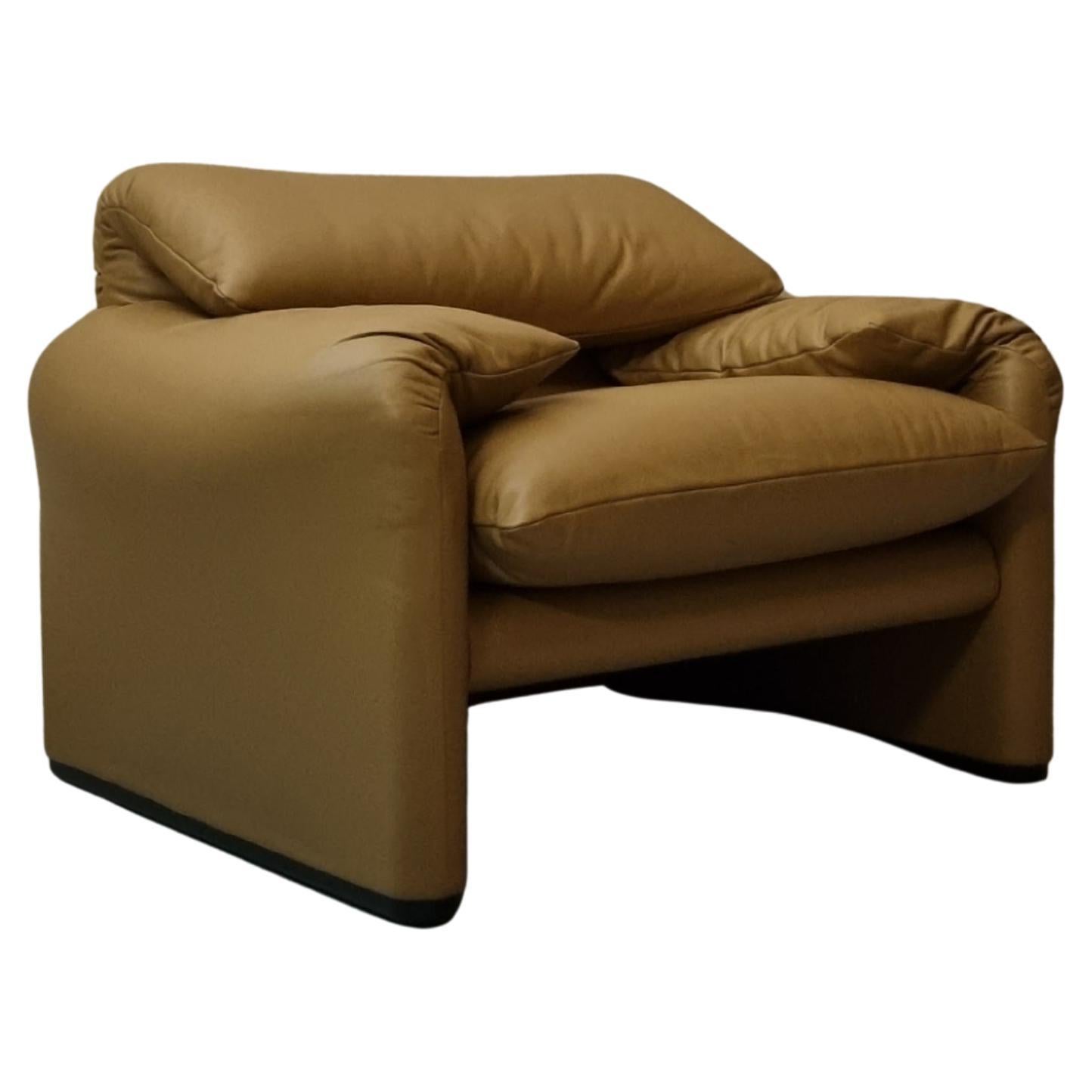 Poltrona Maralunga disegnata da Vico Magistretti per Cassina, 1973