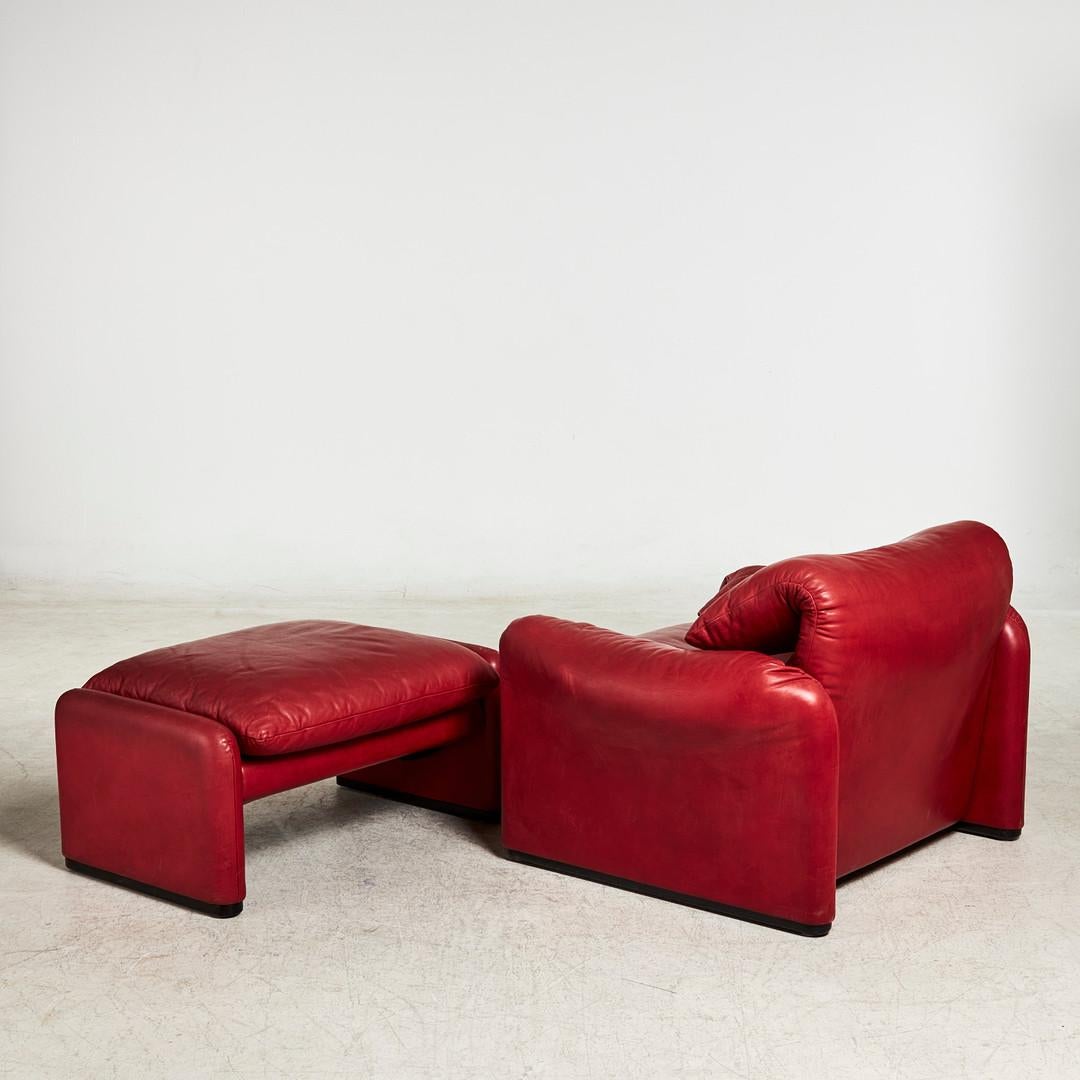 Loungesessel „Maralunga“ aus rotem Samtleder von  Vico Magistretti. CIRCA 90er Jahre im Angebot 2